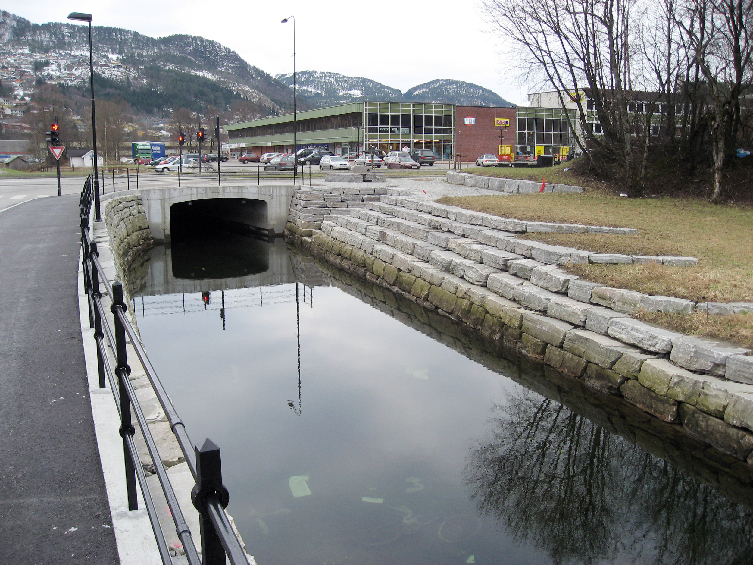   Kanal, Førde   Førde kommune 