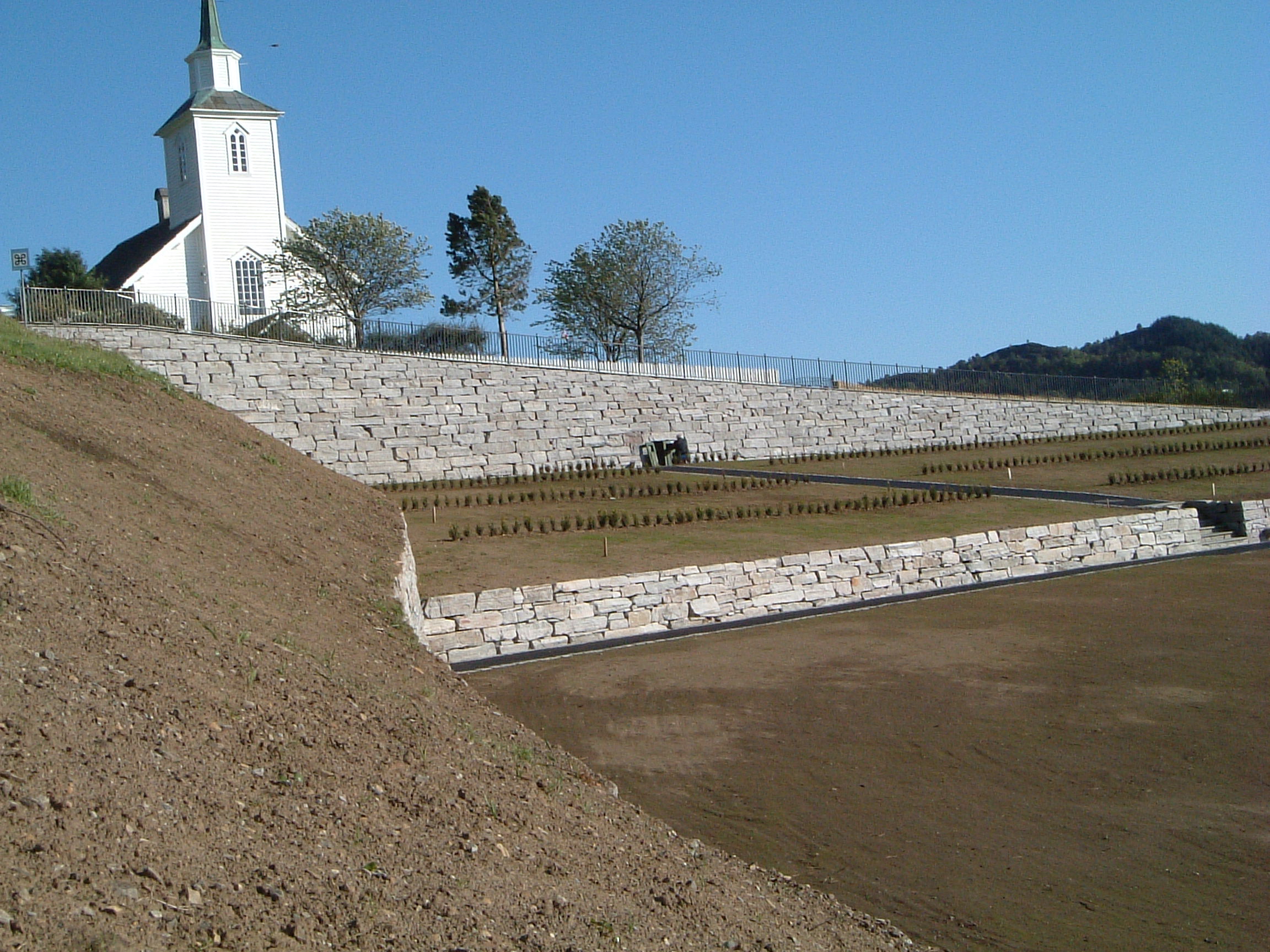   Seim Kyrkjegard, Lindås   Ynnesdal Maskin 