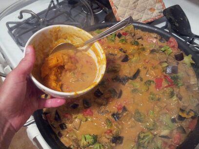 Mix curry sauce with squash in separate bowl.