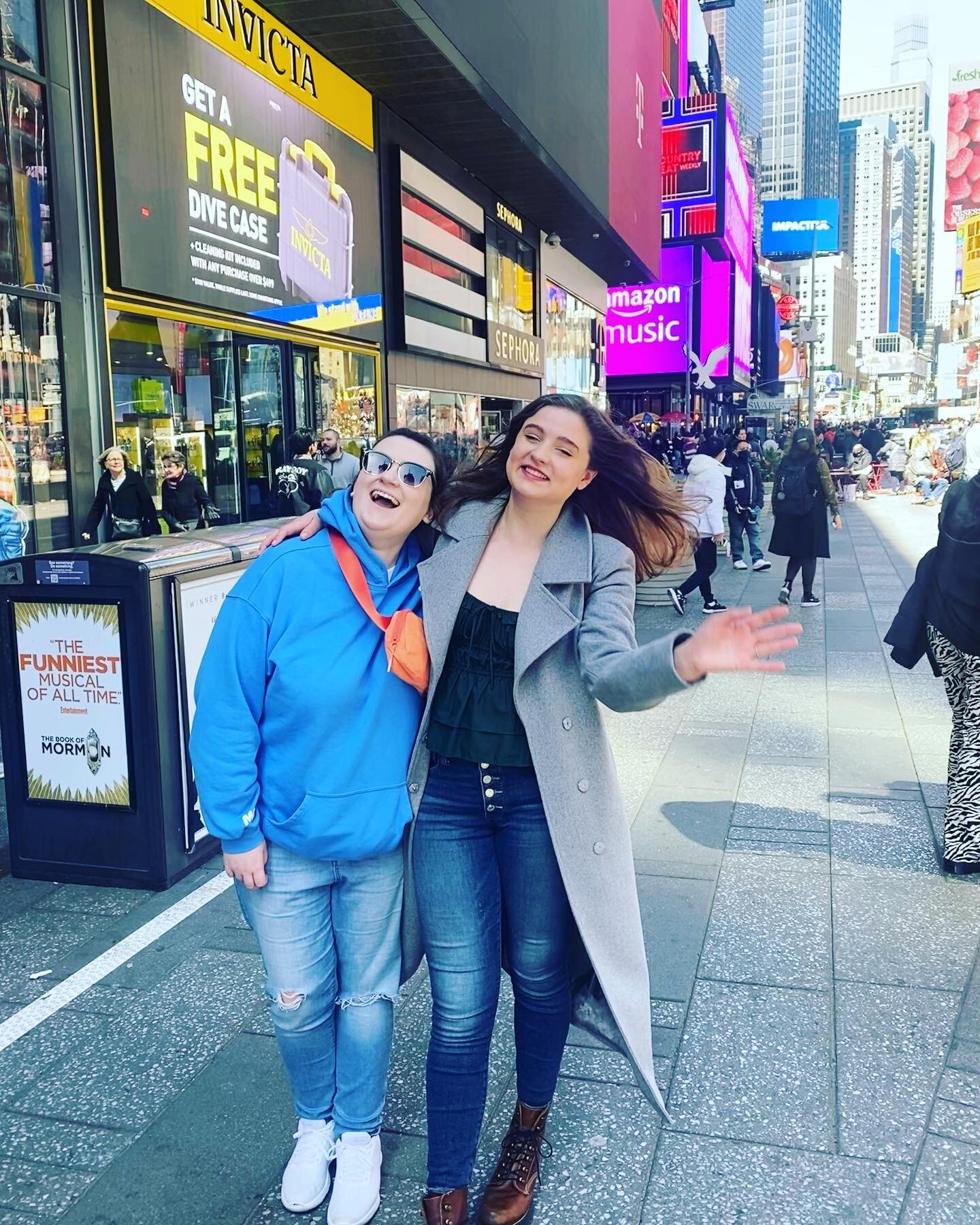 M&amp;M CR&Uuml; 5EVER 👯&zwj;♀️
.
.
.
let me take a minute to BRAG on this lady who just got her dream job on @goodmorningamerica &amp; is finally joining me in the big city 🌆 thanks for keeping our very unrealistic &amp; ambitious middle school ny