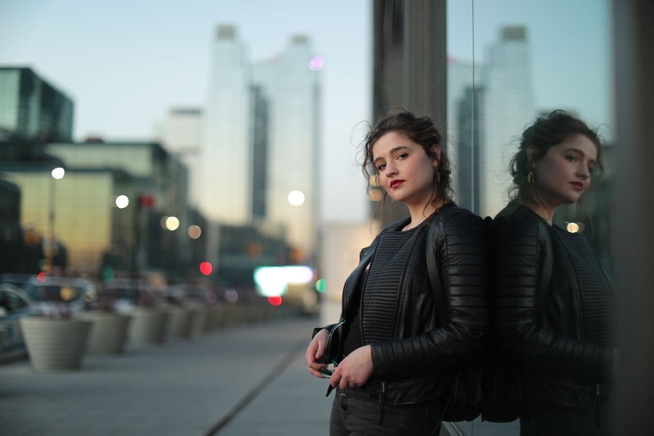 @ me post freelance taxes, pre spring fling in nyc 🌸💐🌸
.
.
.
shoutout 2 my day 1 pal @beccaguevara 4 this windswept edgy shot 😎 ((reposting 4 the ~image quality~))
.
.
.
#nyc #nycactor #nycactormusician #freelancelife #actorslife