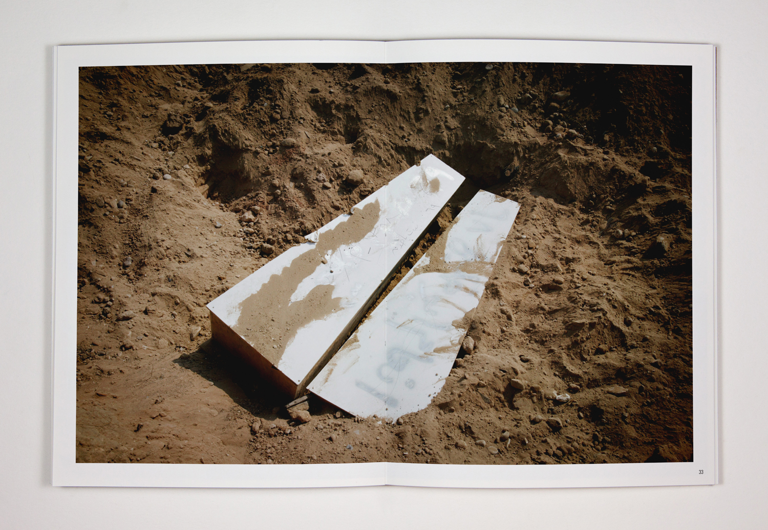 21. Coffins containing causalities of the month-long conflict between Israel and Hezbollah are dug out of a temporary mass grave. The pit was created after the large number of bodies overwhelmed Tyre´s Hospital morgues and it became too dangerous to hold funerals during Israeli bombardment. 18. August. 2006. Tyre, Lebanon