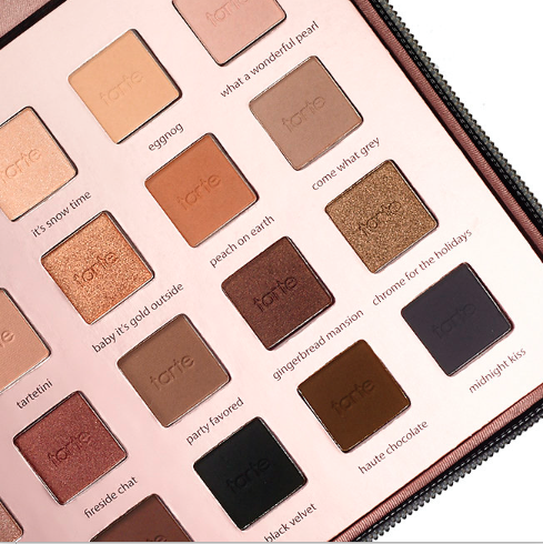  Use a crease brush to apply a dark eye shadow (Tarte, "Light Of The Party" in "Midnight") in the cut crease of your eyes. Use a Fluffy brush to blend the color over eyes. 