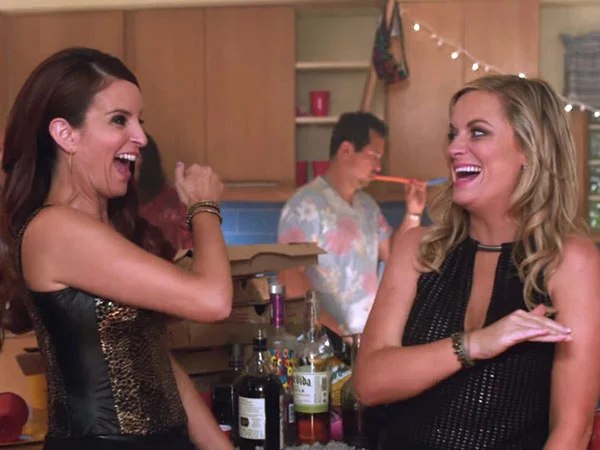 fey-poehler-sisters-trailer-600.jpg
