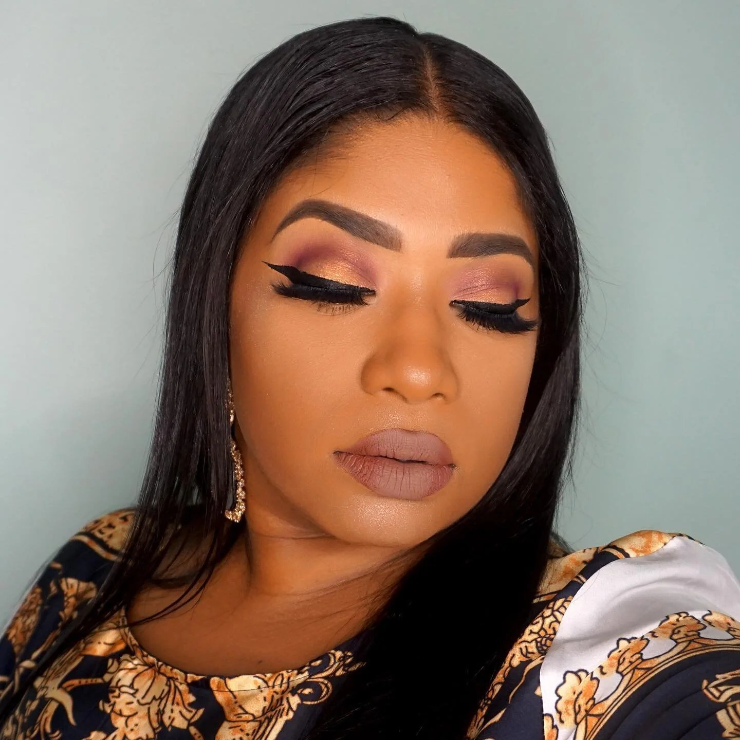 CHANGES 🌻 While everything seems to be either blooming too slow or not fast enough, it&rsquo;s blooming right on time. It&rsquo;s these things that keep me going everyday&mdash; everything is happening for me and not to me, never let someone tell yo