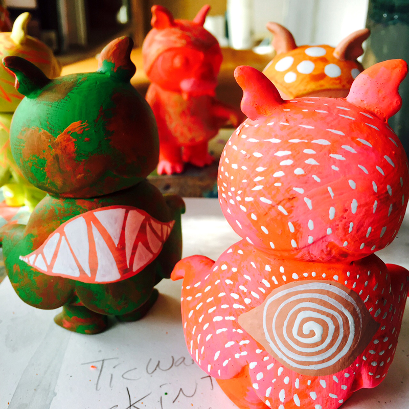 At the crack of early Friday morning pacific time I will be releasing a batch of one off Steven and Frederick on gravytoys.com. These are all handpaint style harking backward before the era when the airbrush was my main tool. These were all made with green and orange base colors and then lots of layering while listening to the beat of the Boredoms drums. I will also be releasing new prints on bwanaspoons.com and gravytoys.com Hope you dig them as much as I do. Happy Halloween.