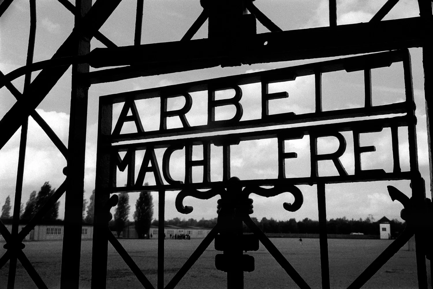 03-Arbeit-Mach-Frei-Dachau-Poland-2.jpg