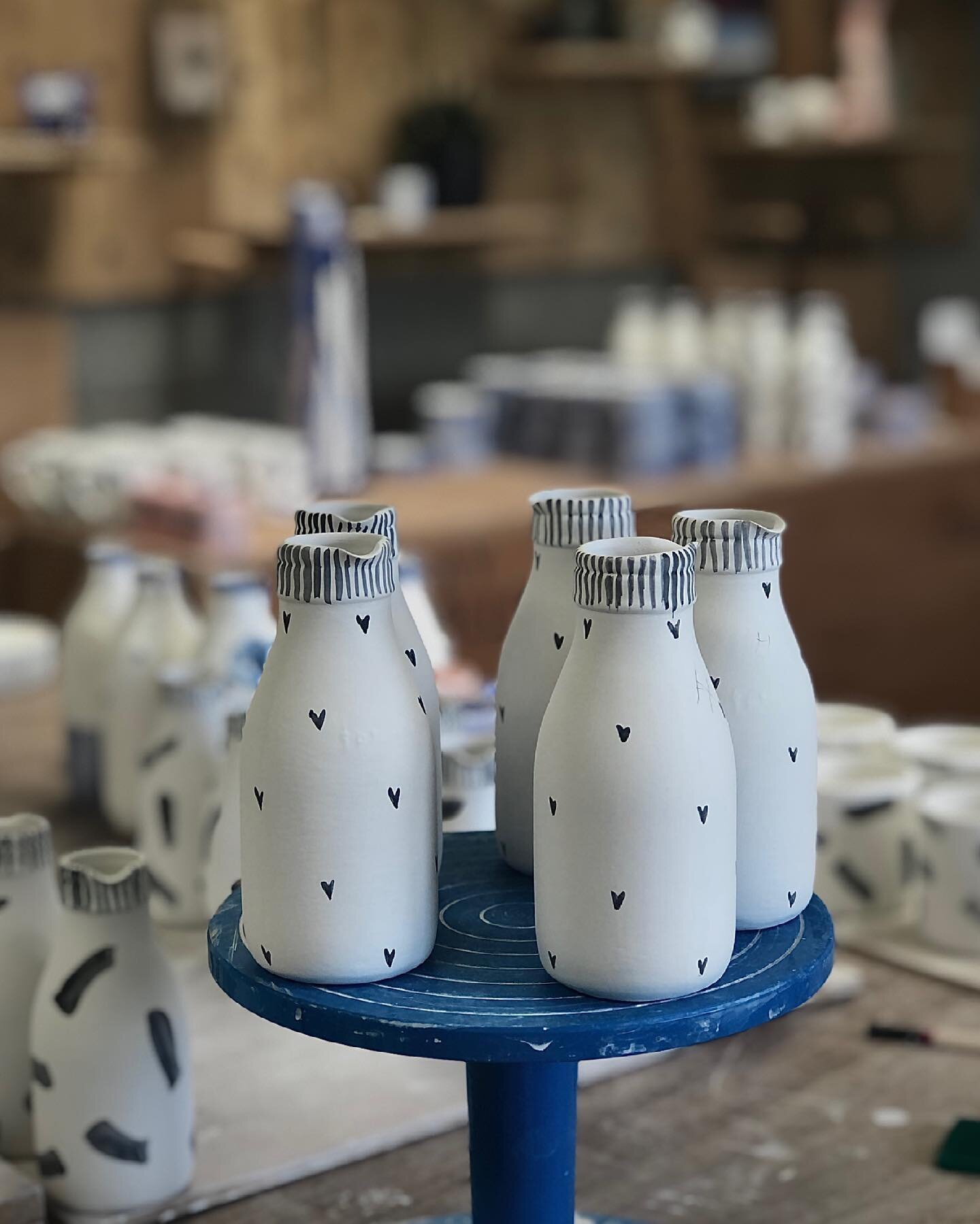 Lots of little hearts in the studio 💙 once fired these are bound for sunny Bangor  @doodleandboom #rebeccakillenceramics #shopsmall #shopindependent #handmadeceramics #makersmovement #makersgonnamake