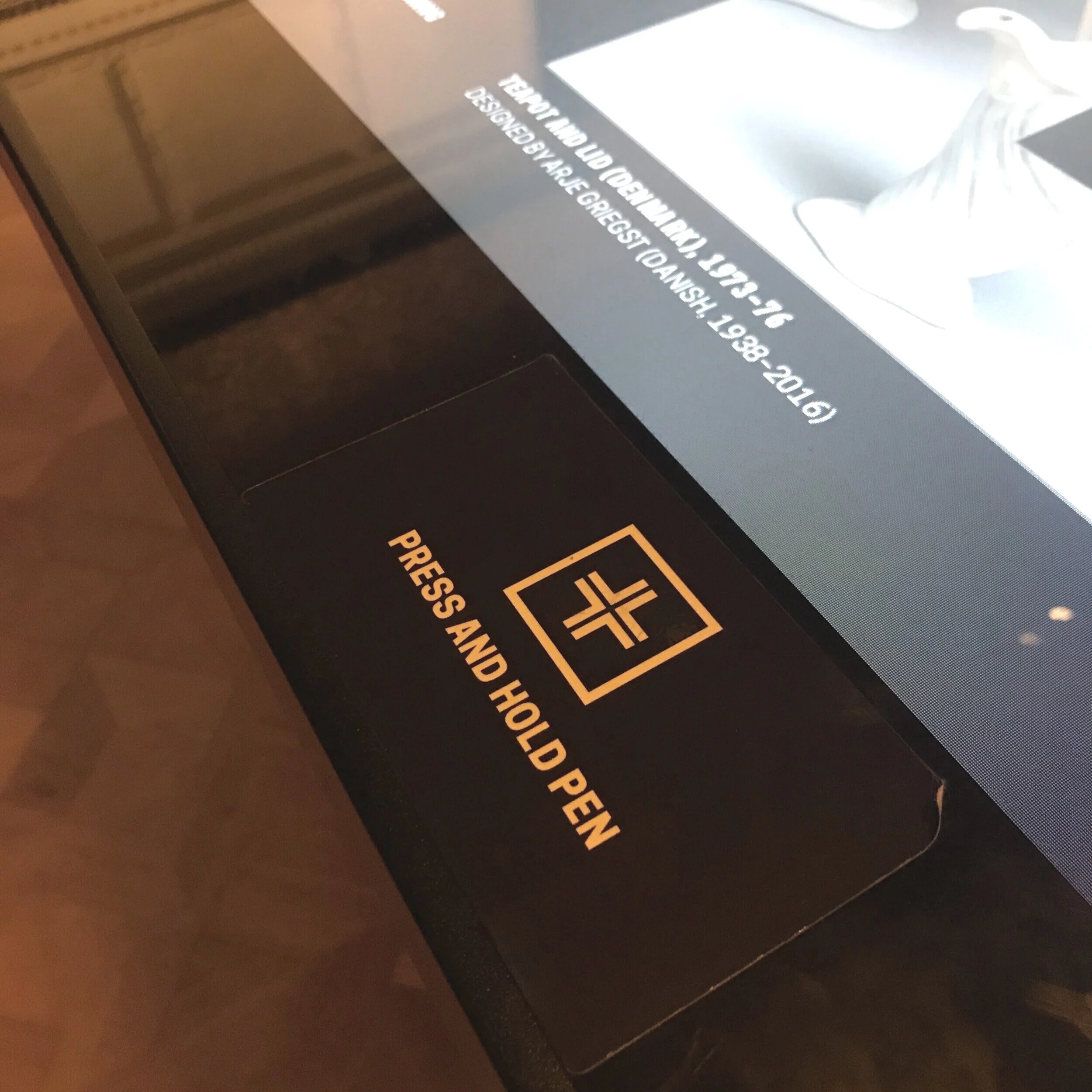 ( + )sign on the interactive table that match with the ( + )sign at the tip of the pen