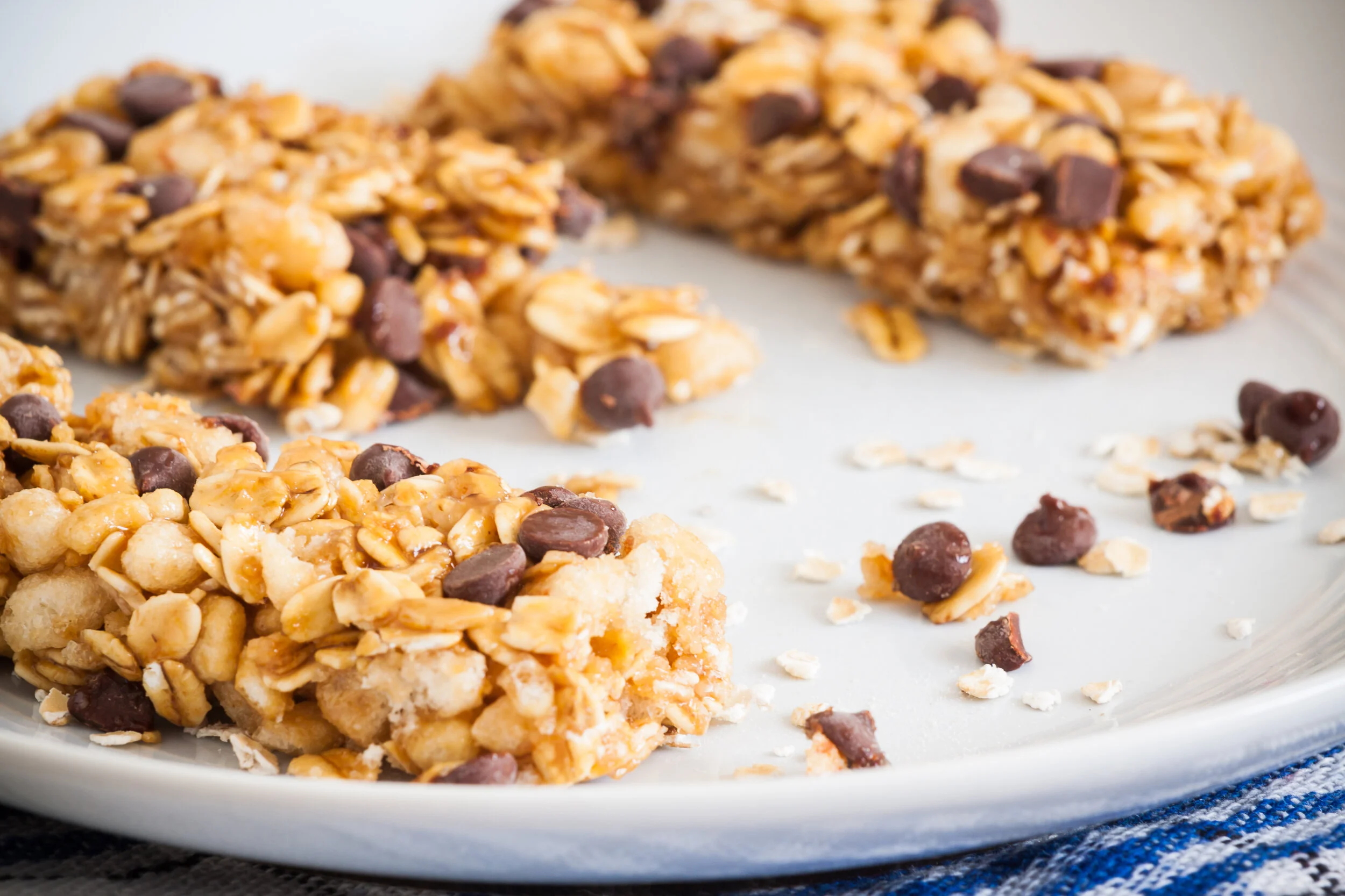 No-Bake Peanut Butter Chocolate Chip Granola Bars
