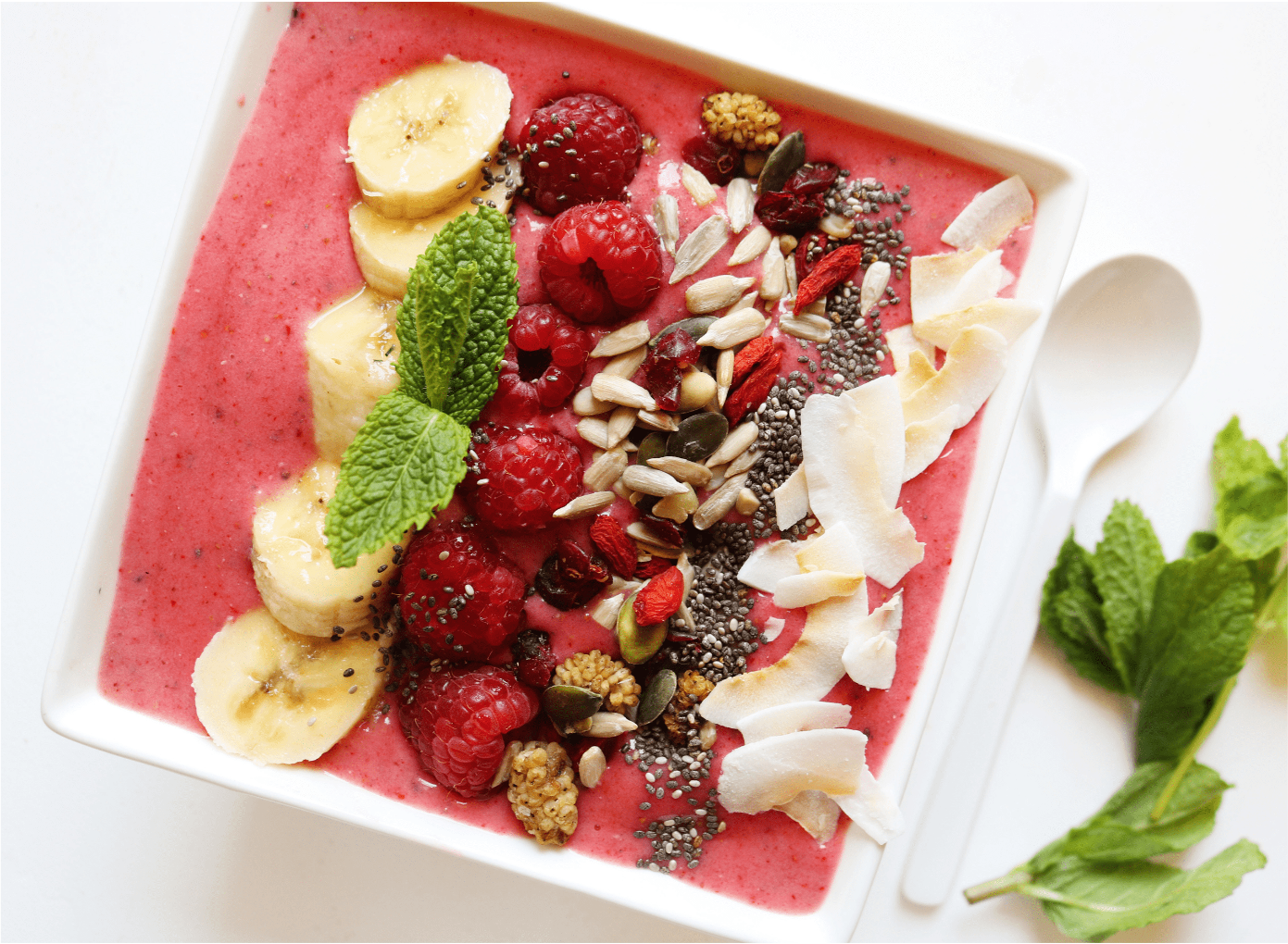 Raspberry and Flaxseeds Smoothie Bowl