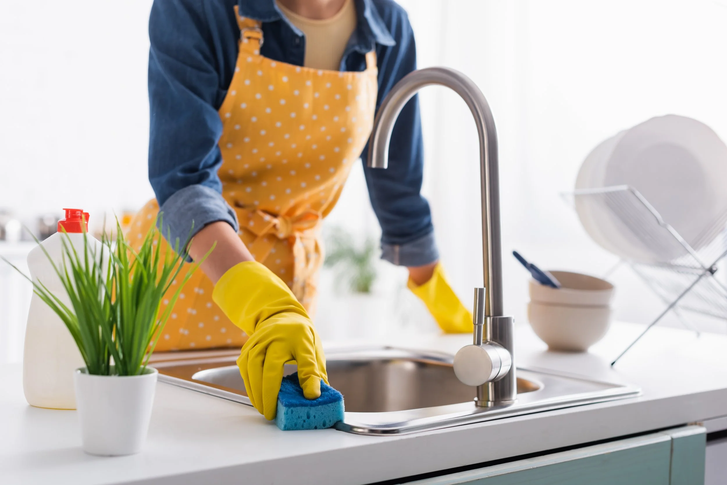Deep Cleaning Your Kitchen for More Productivity in The Kitchen