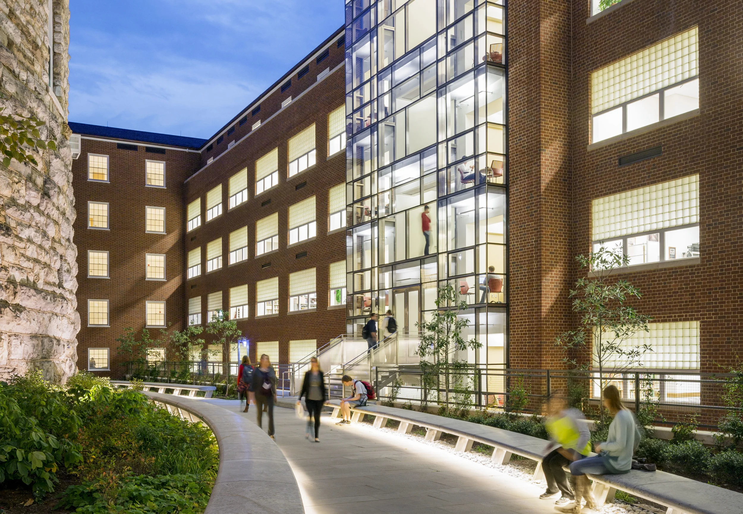 NEW CABELL HALL COURTYARD