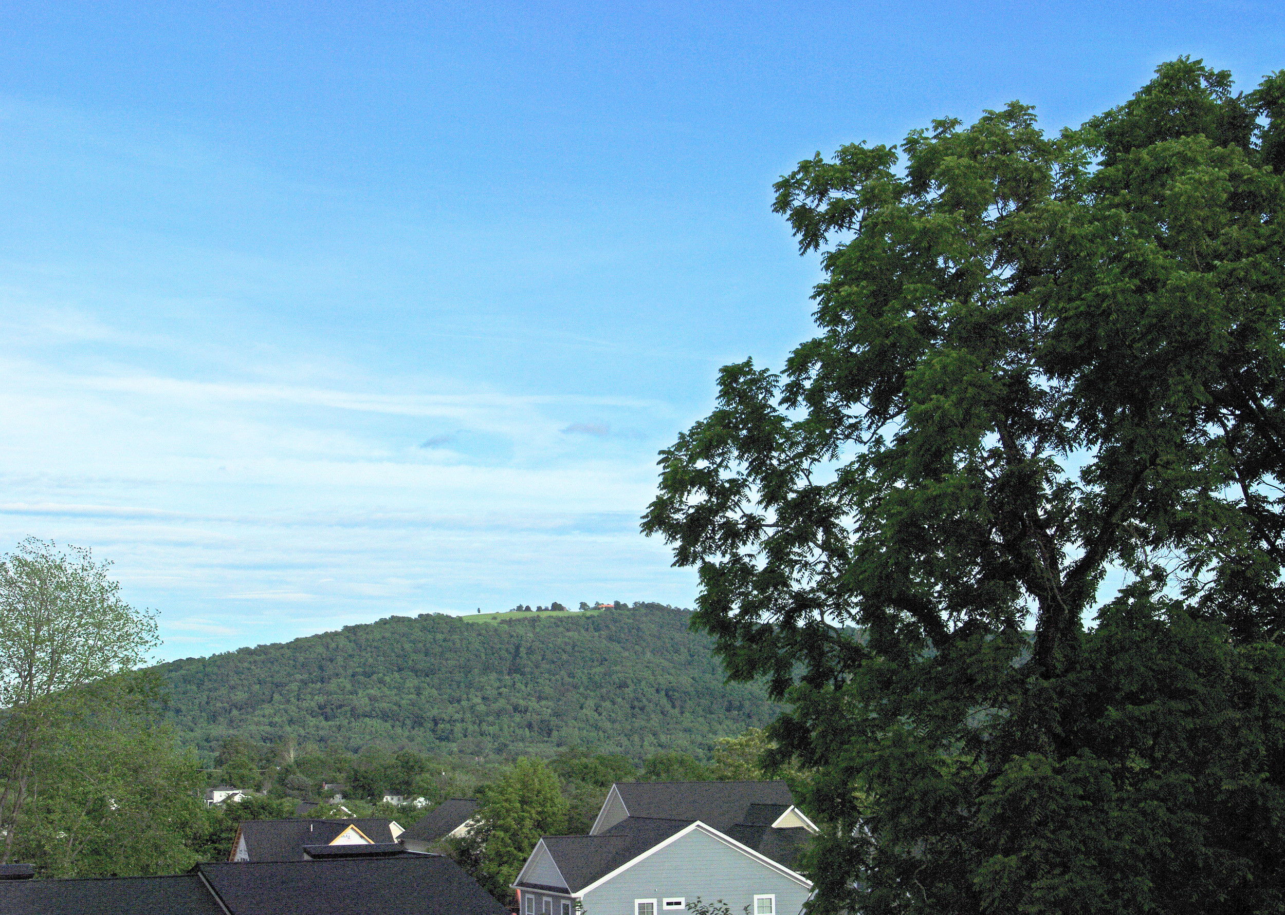 you can't find that many places in town with a view like this one from the upper porch.