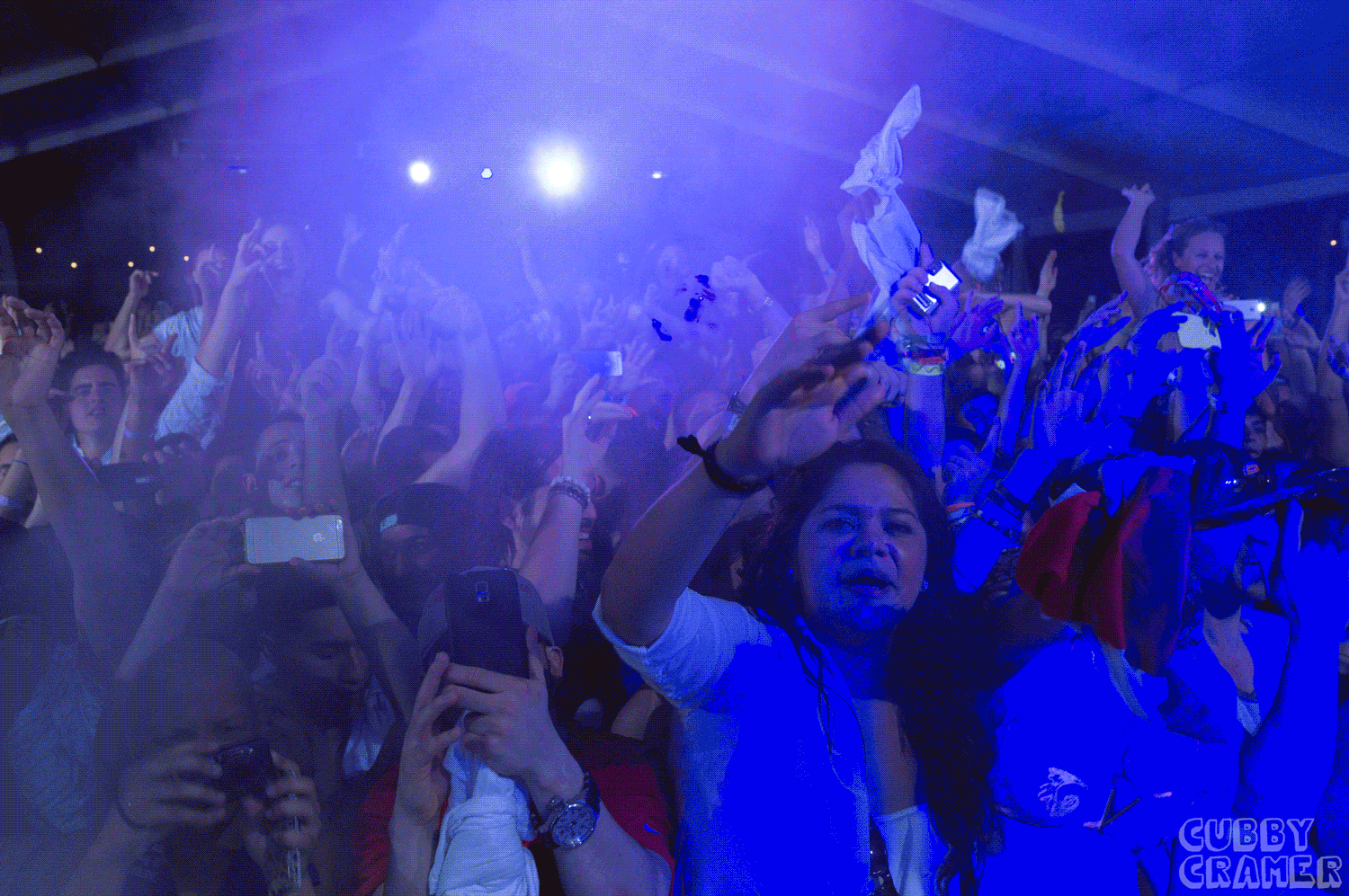 crowd-miami-gif1.gif