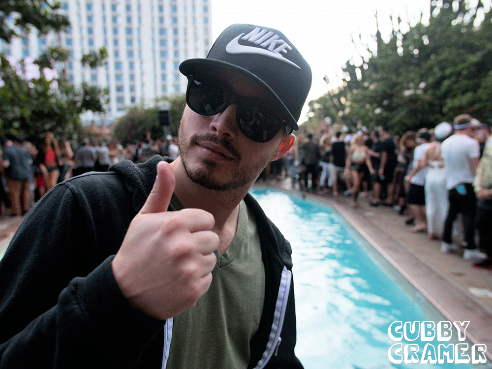 evan-thumbs-up1.gif