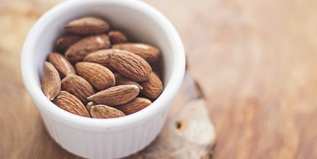 almonds-768699_640.jpg