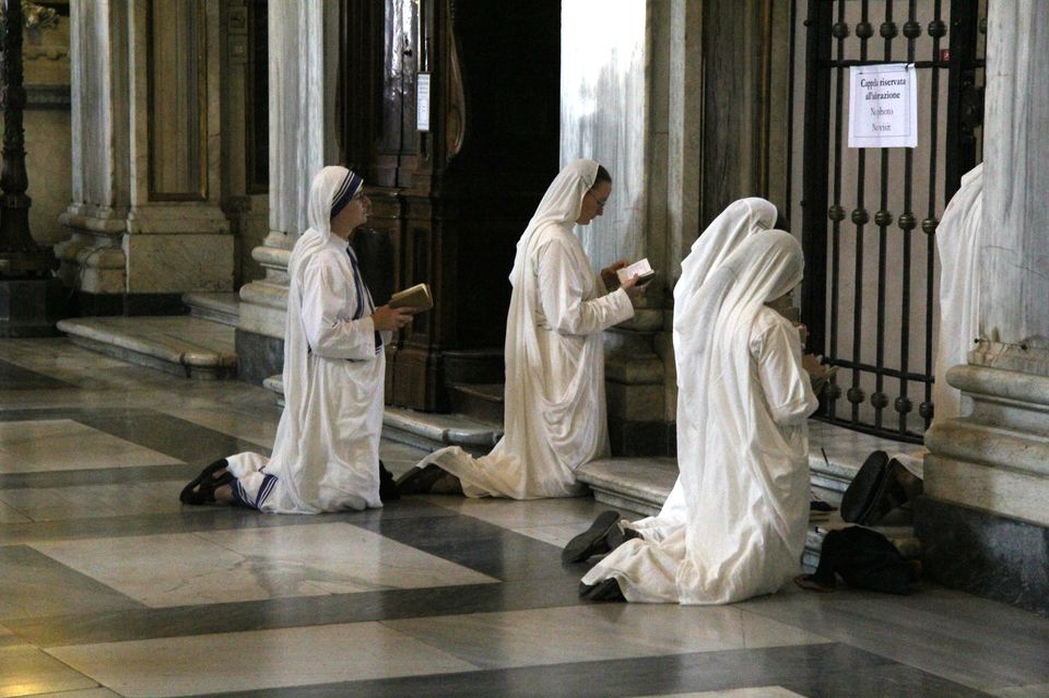 Nuns_praying2.jpg