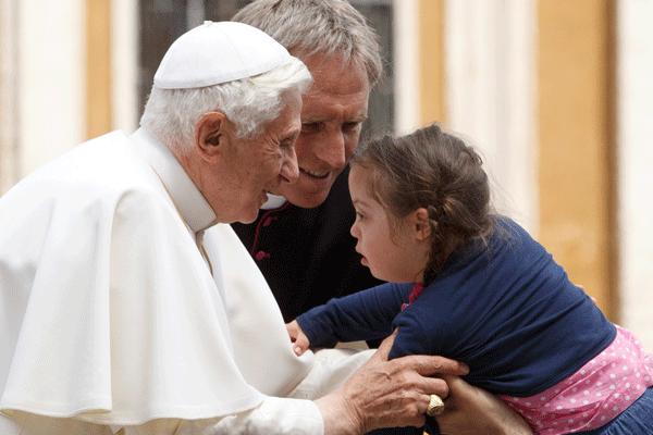 popebenedictwithchild.gif