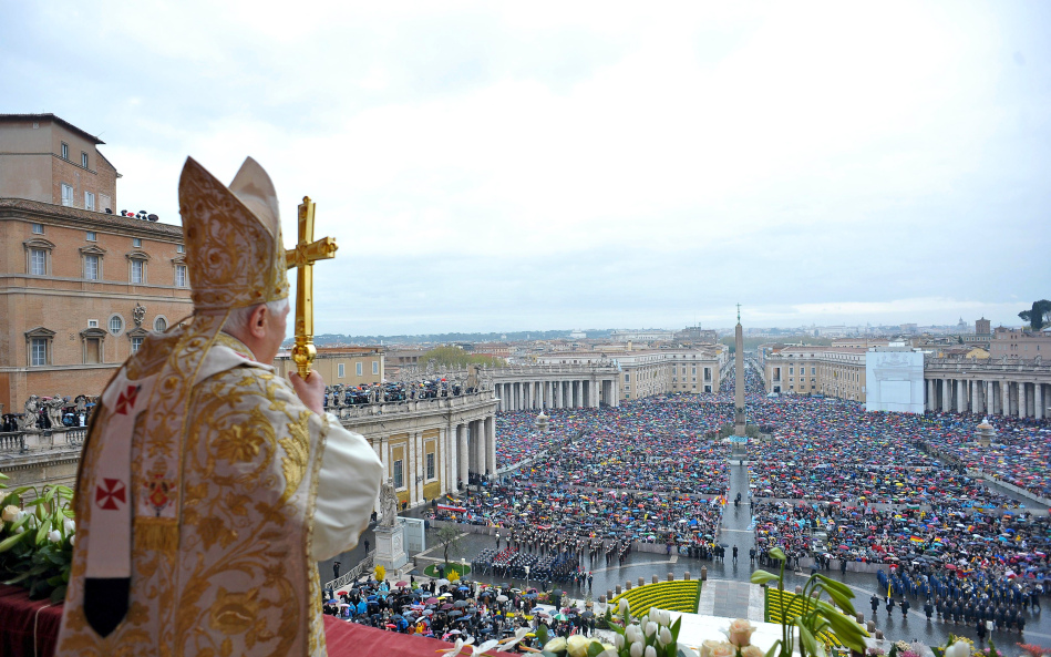 pope-benedict-overlooking-crowd-from-balcony.jpg