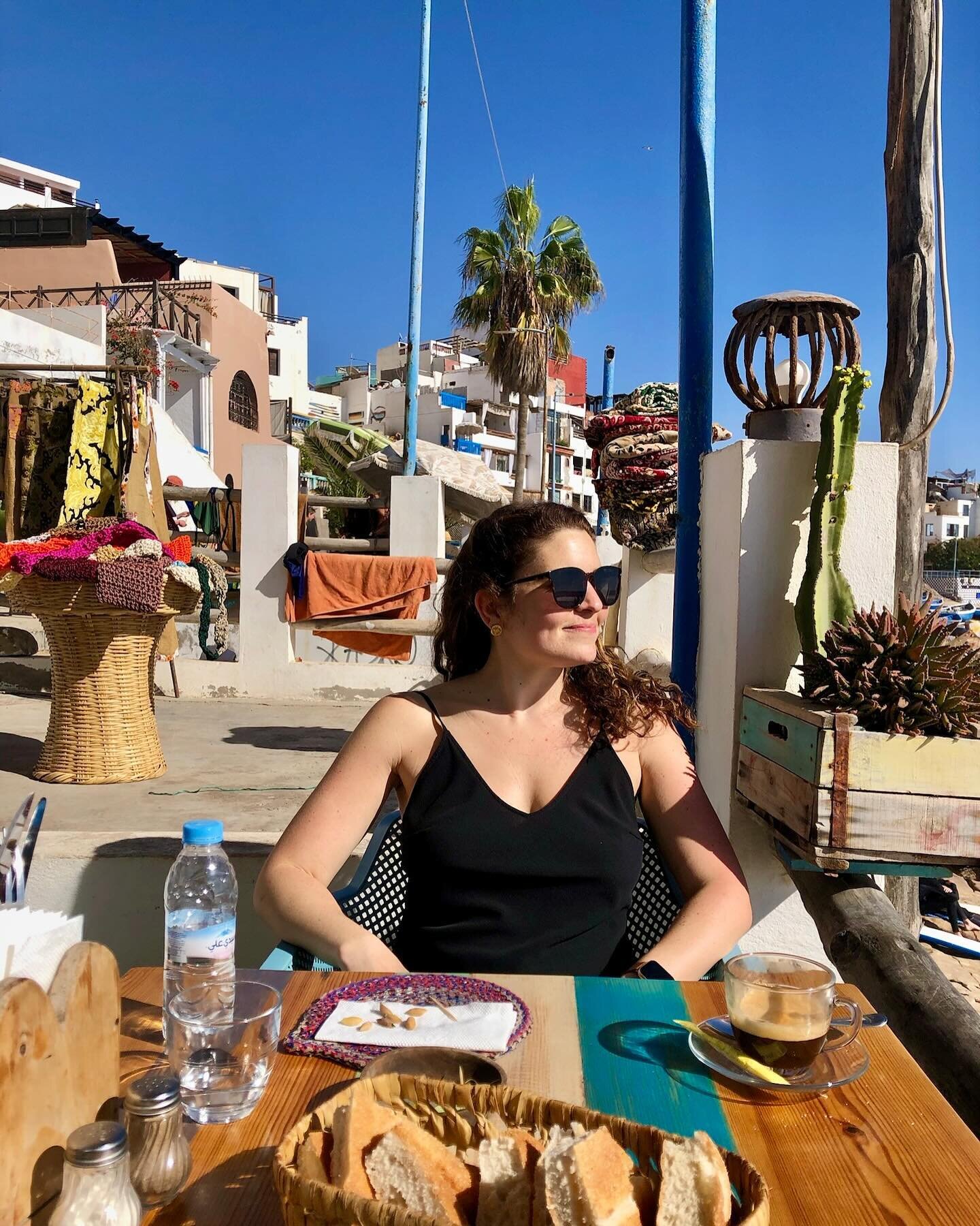 🇲🇦 A Moroccan weekend featuring tajine, camels, kitties, hiking, and lots of time soaking in all of the Vitamin D I was missing in London. Taghazout had the most beautiful, peaceful vibe with the loveliest people. I told myself this year that I wou