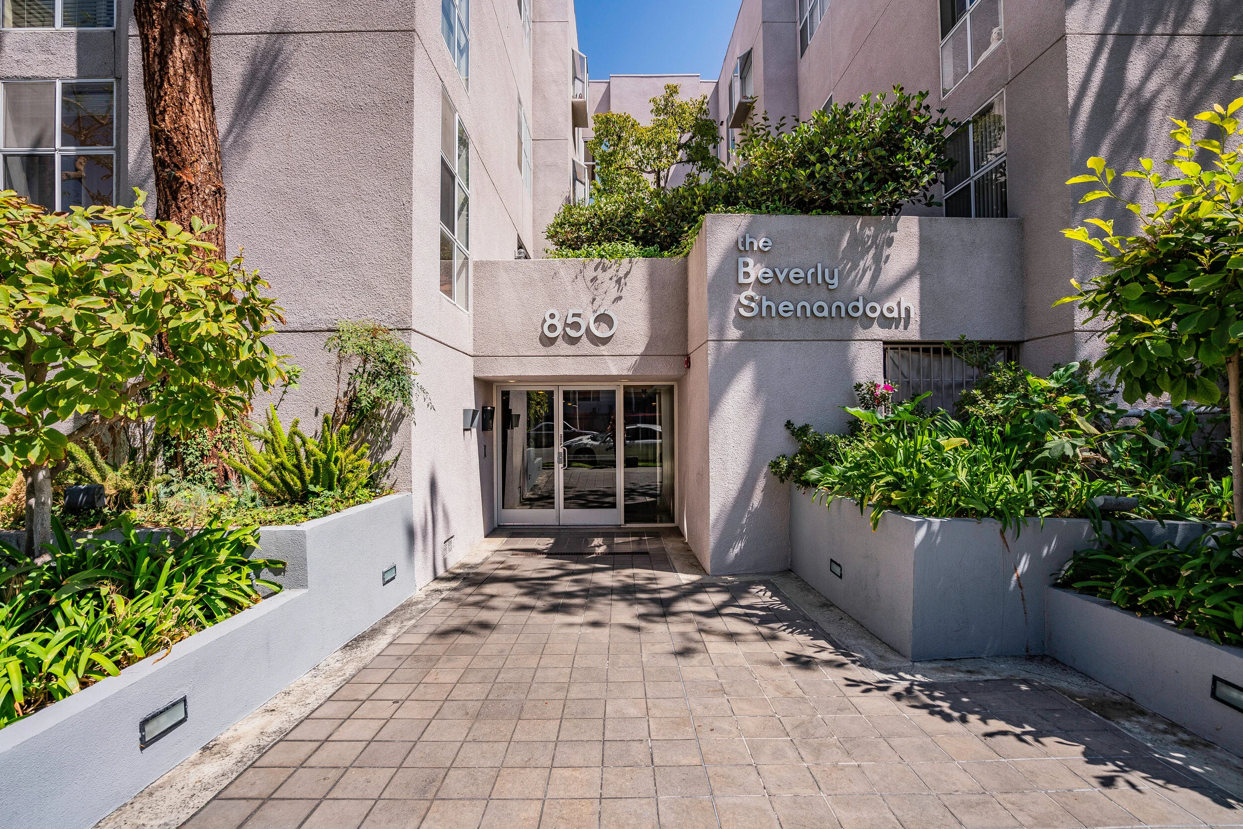 850 S Shenandoah St 306 Los-print-002-026-DSC4791-4200x2802-300dpi.jpg
