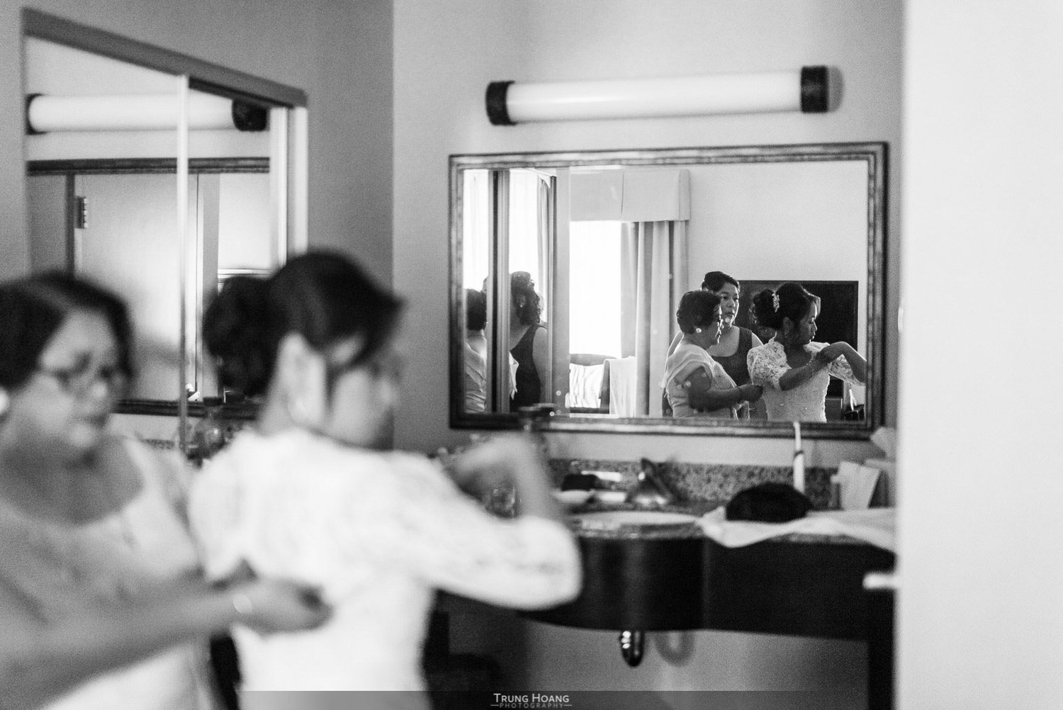 09-Bride-getting-ready.jpg