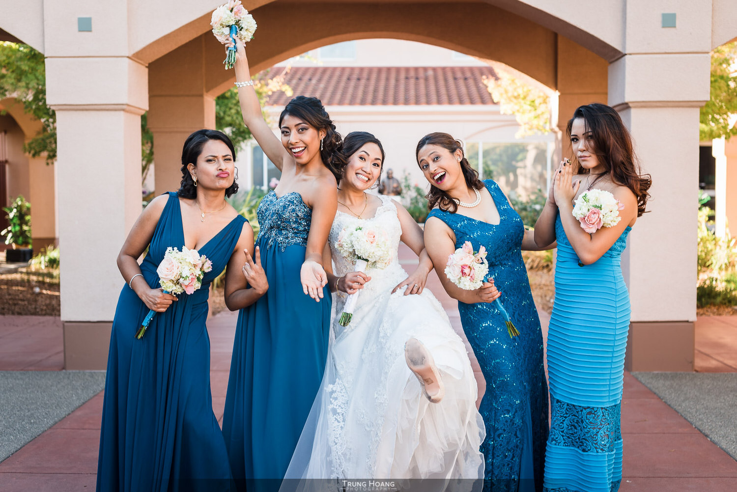 30-fun-bride-with-bridesmaids.jpg