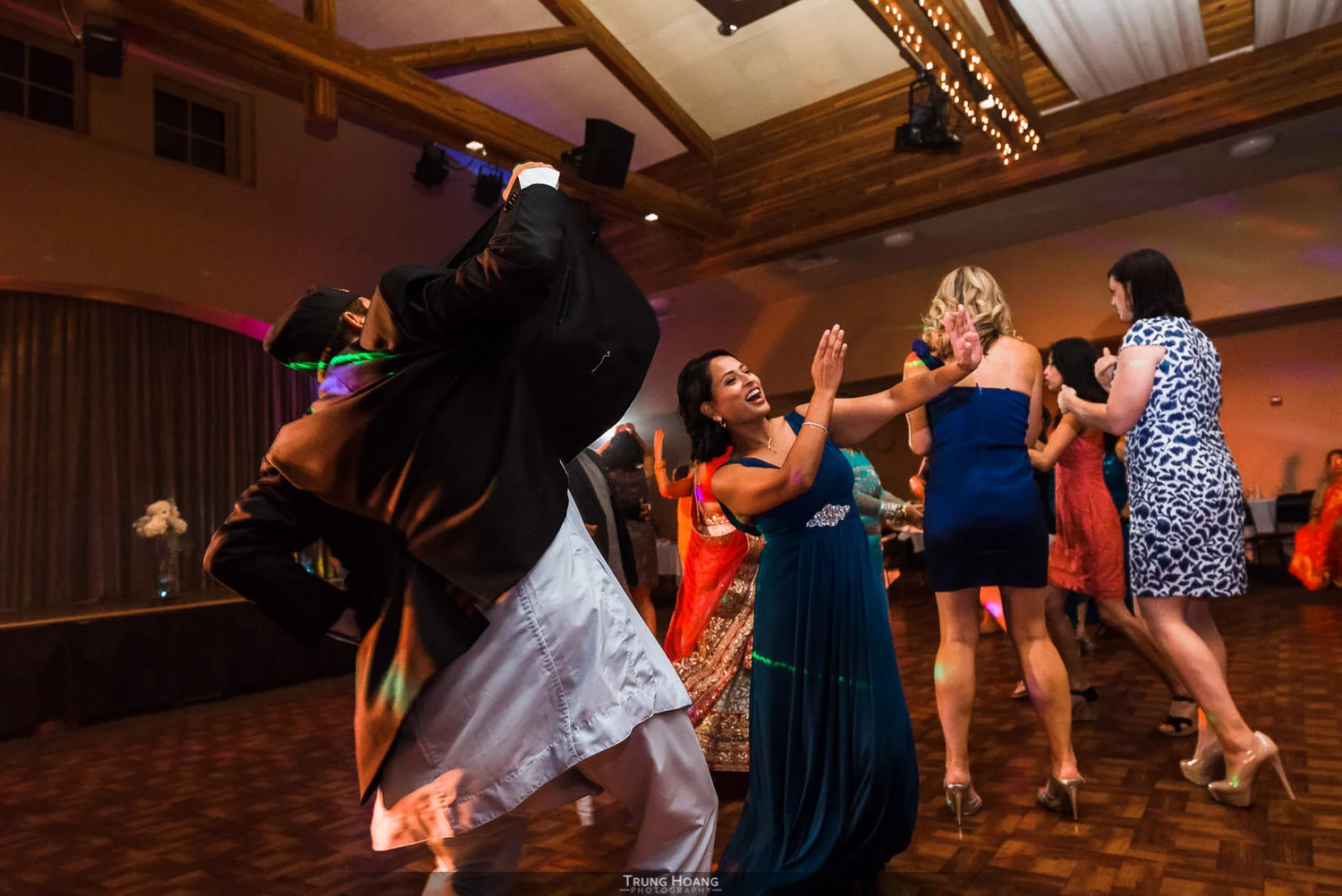 65-guests-dancing.jpg