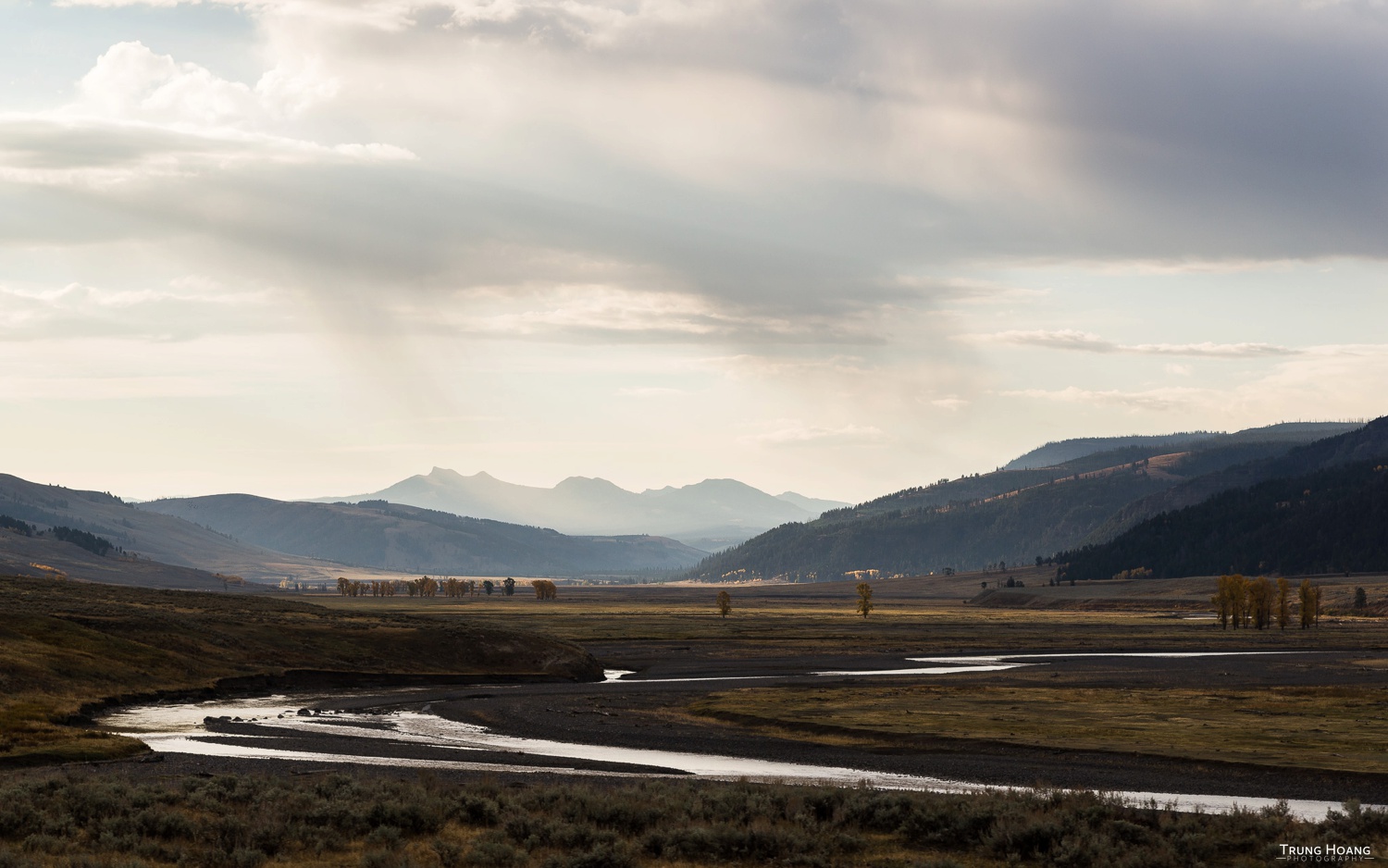 Yellowstone River winds through the Lamar Valley