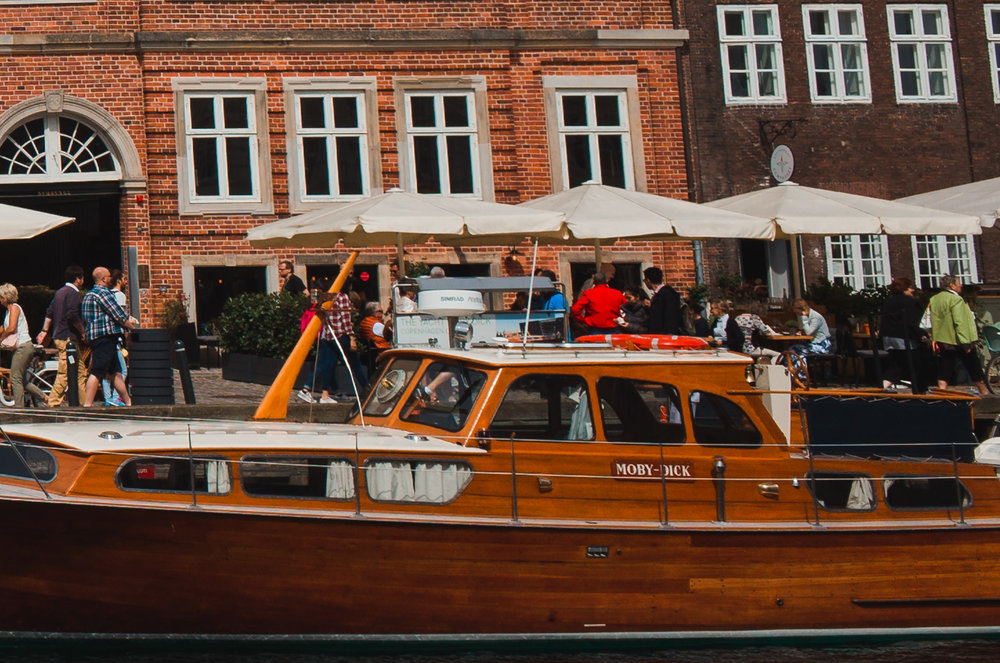  Nyhavn, Copenhagen, Denmark. 100% Crop Corner 