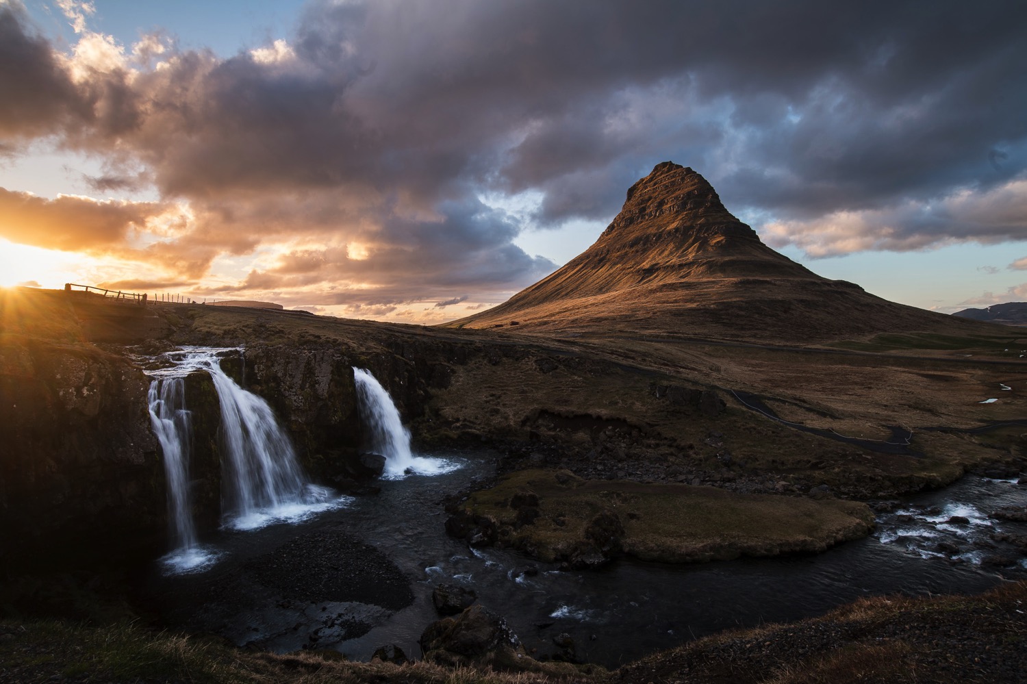  Kirkjufellsfoss Sunset - Iceland Blog Part II

Photo by Trung Hoang Photography |www.trunghoangphotography.com | San Francisco Bay Area Wedding Photographer 