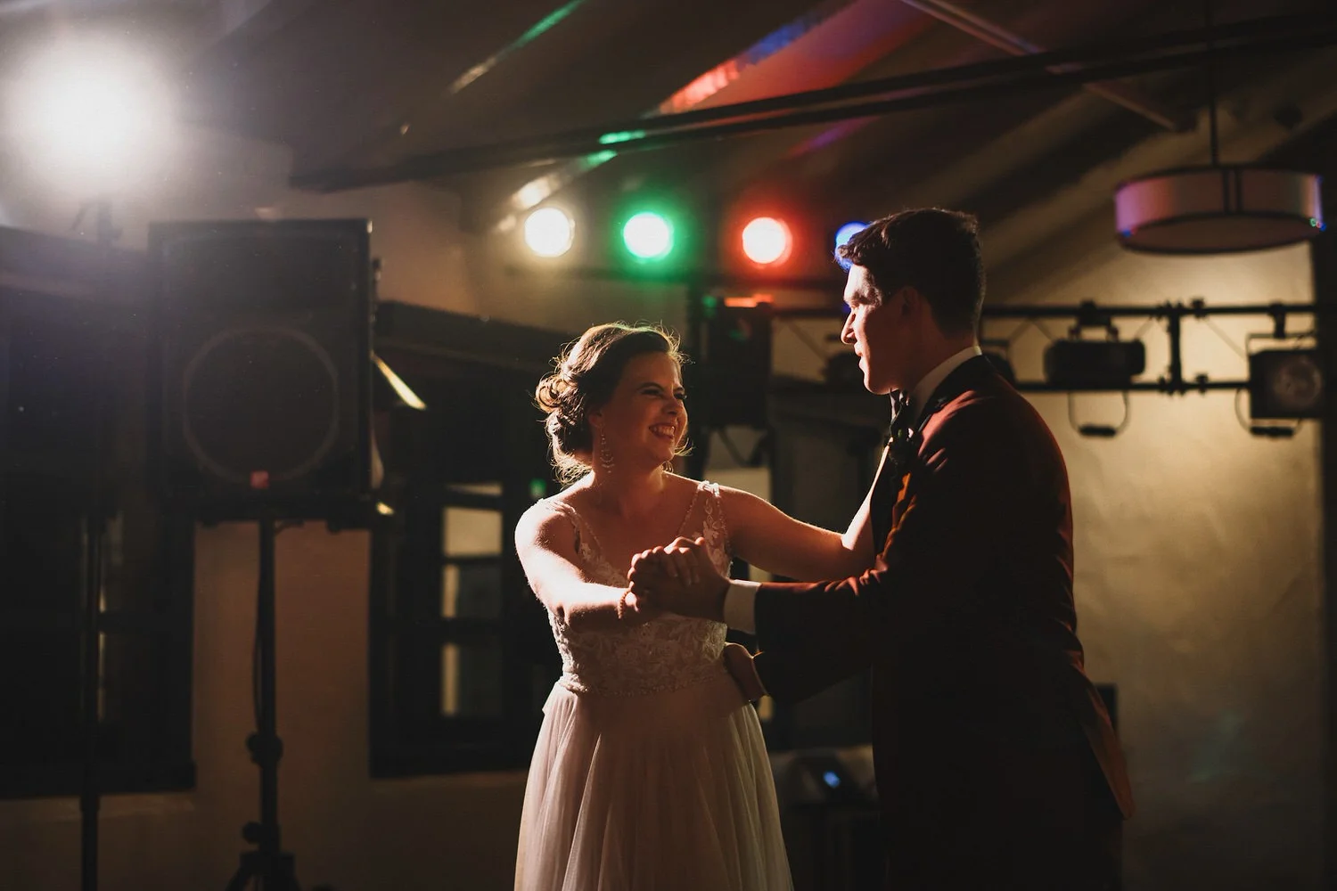 Backlit first dance
Allied Arts Guild Wedding // Clare + Trevor - Photo by Trung Hoang Photography | www.trunghoangphotography.com | San Francisco Bay Area Wedding Photographer