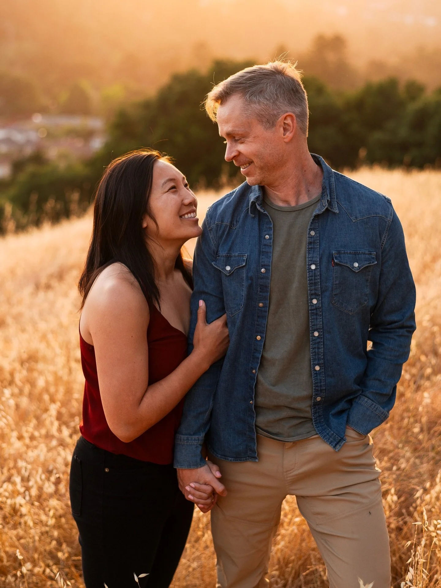 Swaying fields and staggering trees

It&rsquo;s their wedding day today so here I am seizing this opportunity to post a few from J+A&rsquo;s engagement session up in the East Bay hills.