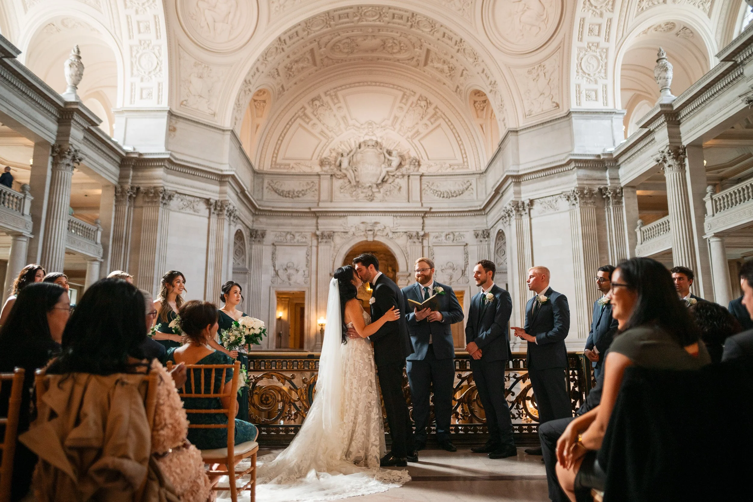 113_san-francisco-city-hall-mayors-balcony-wedding.jpg