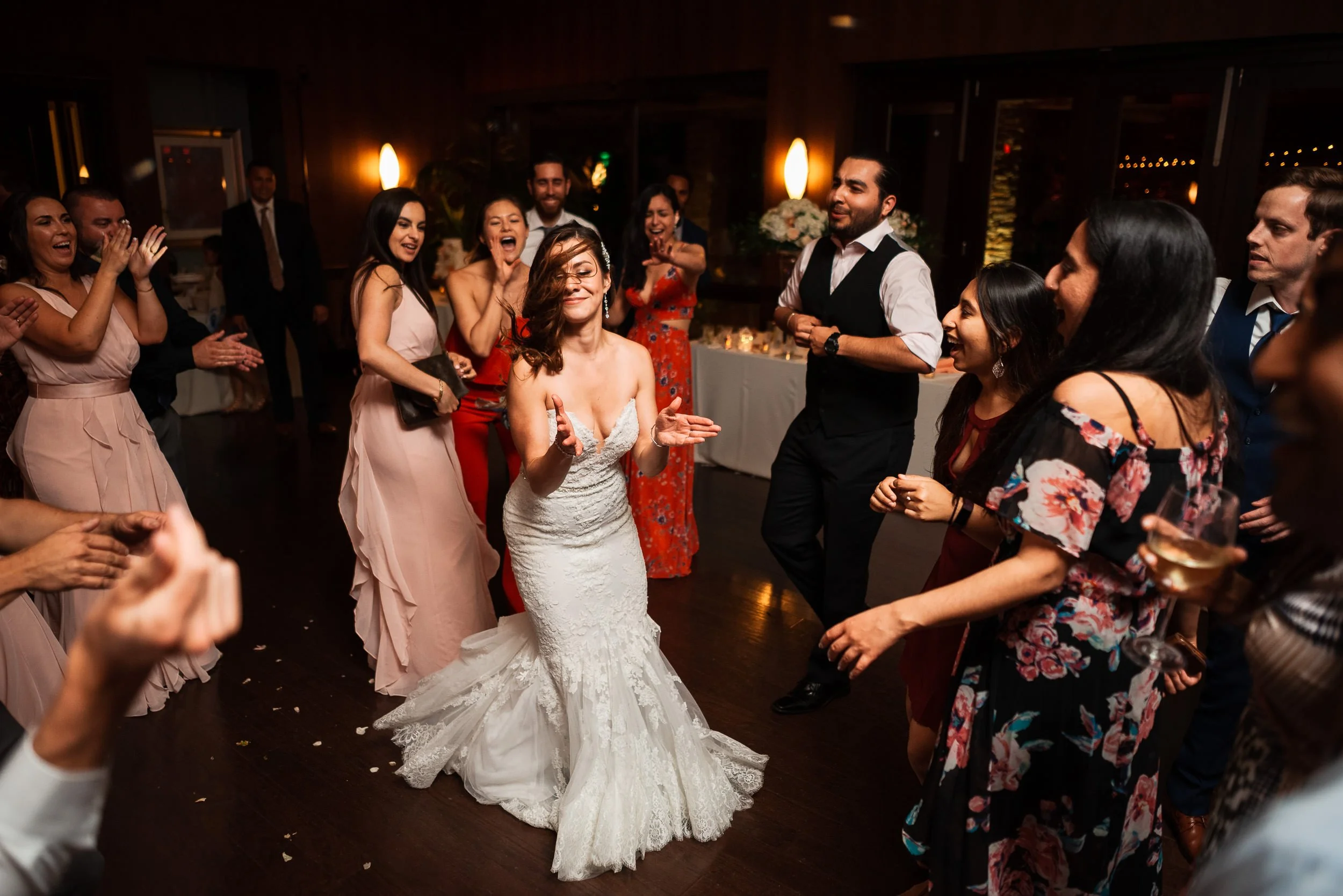 094-bride-on-dancefloor.jpg