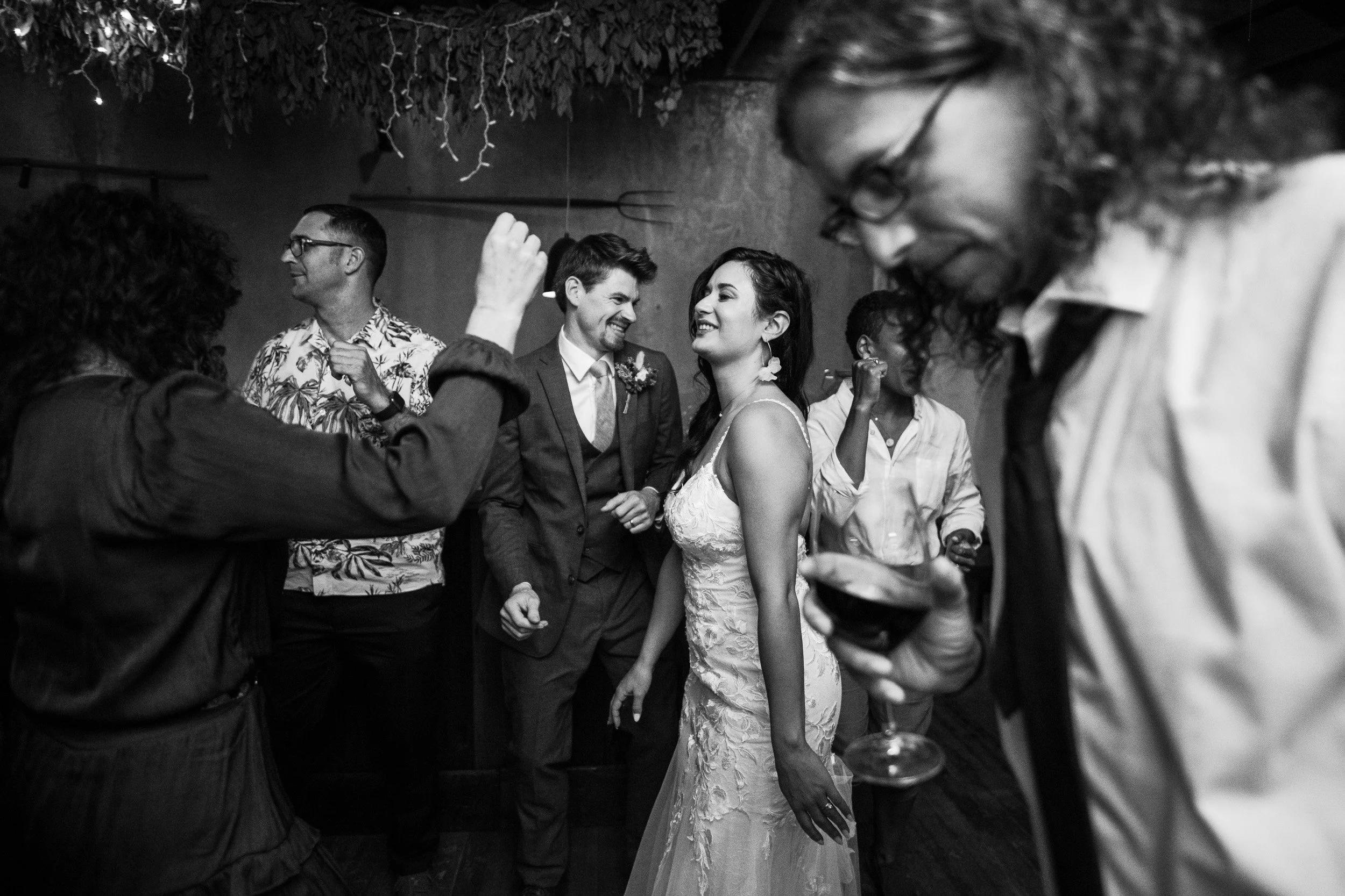 115_black-and-white-photo-of-wedding-couple-dancing.jpg
