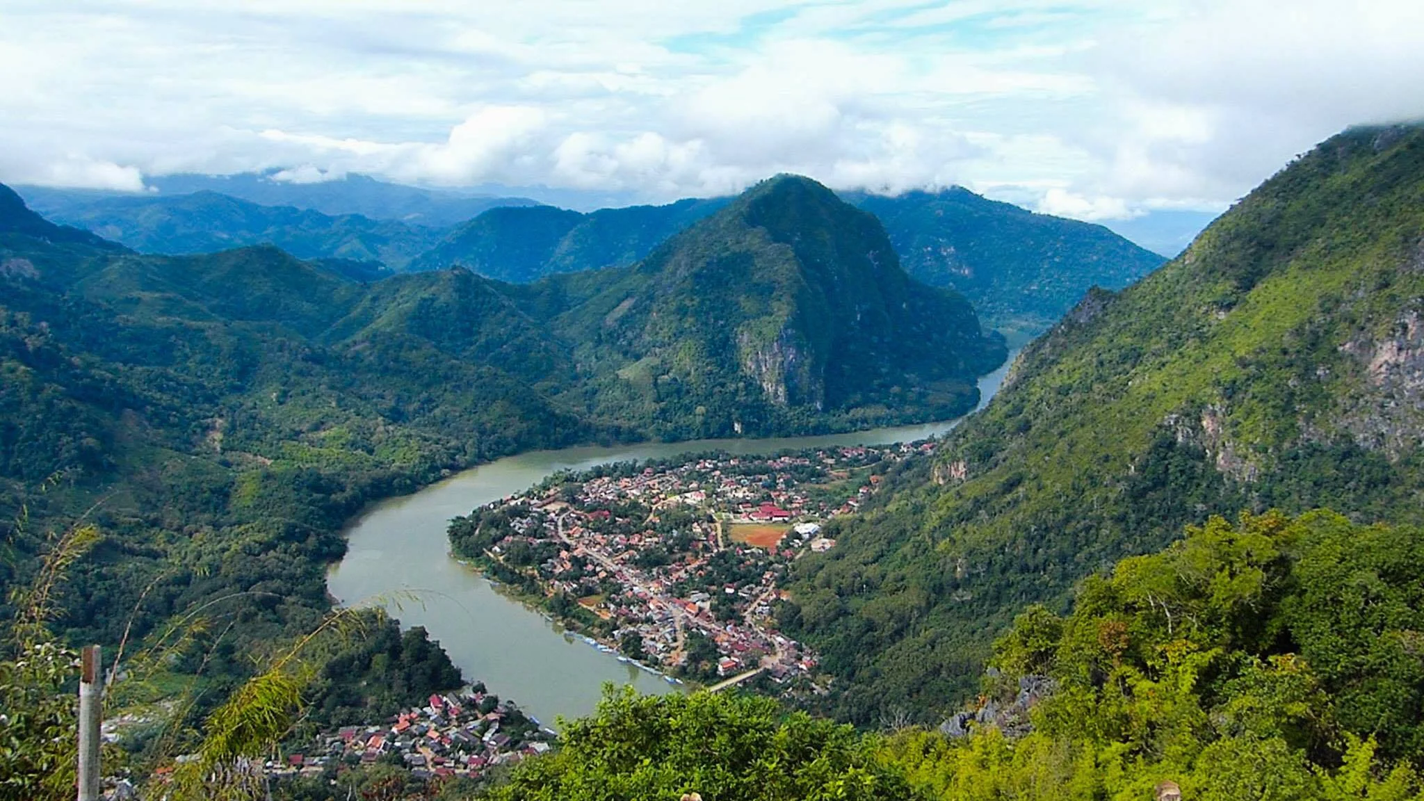 Travel Guide and Tips: Nong Khiaw