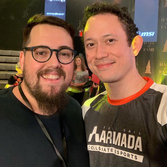 My fellow foodie, absolute @fortnite shredder, and good pal @ig_drnkie and I last night @fullsailarmada @fullsail 🤘 | today&rsquo;s schedule: 945am et 345pm et