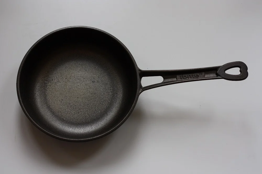 Your AUSfonte pan will be more darkly seasoned: this is left very lightly oiled so you can see the contrast of polished tops and unpolished troughs. This is the best combination of smoothness and seasoning grip.