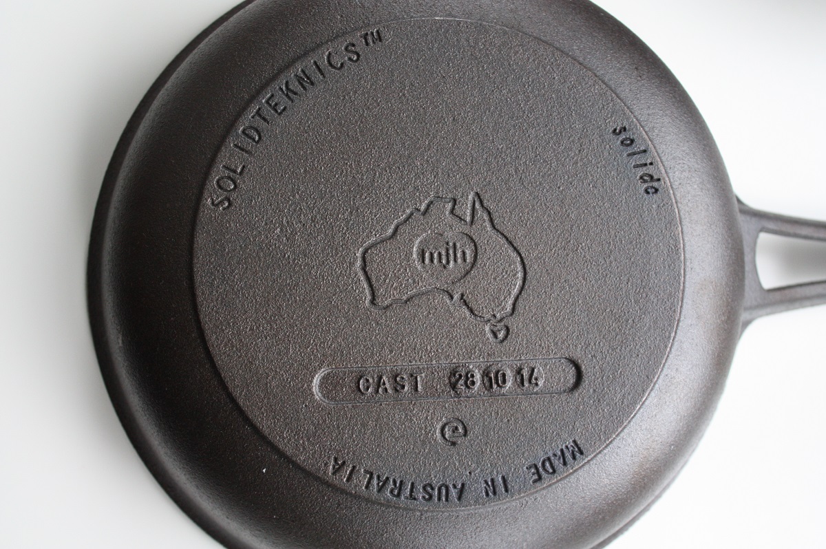 SOLIDTEKNICS AUSfonte cast iron Sauteuse 24cm 1-1-15b 1200x798.jpg