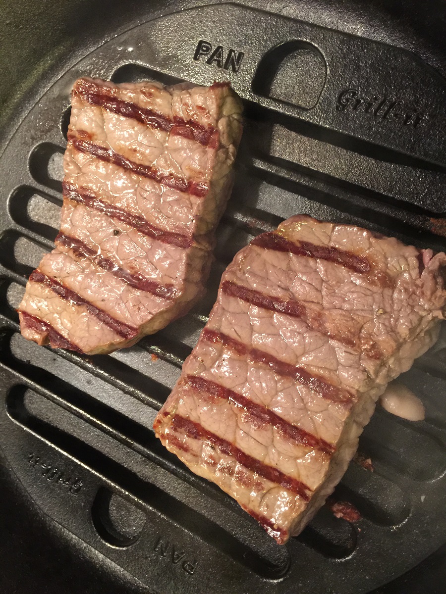 AUSfonte Pan Grill-it cast iron grilling insert 27-2-15b 900x1200.jpg