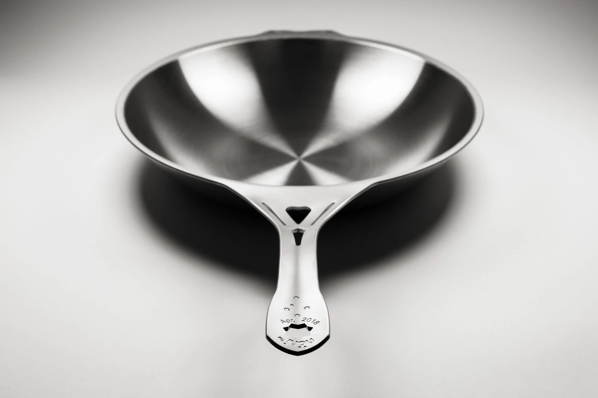 AUS NONI 26cm Sauteuse Stylised 03.jpg