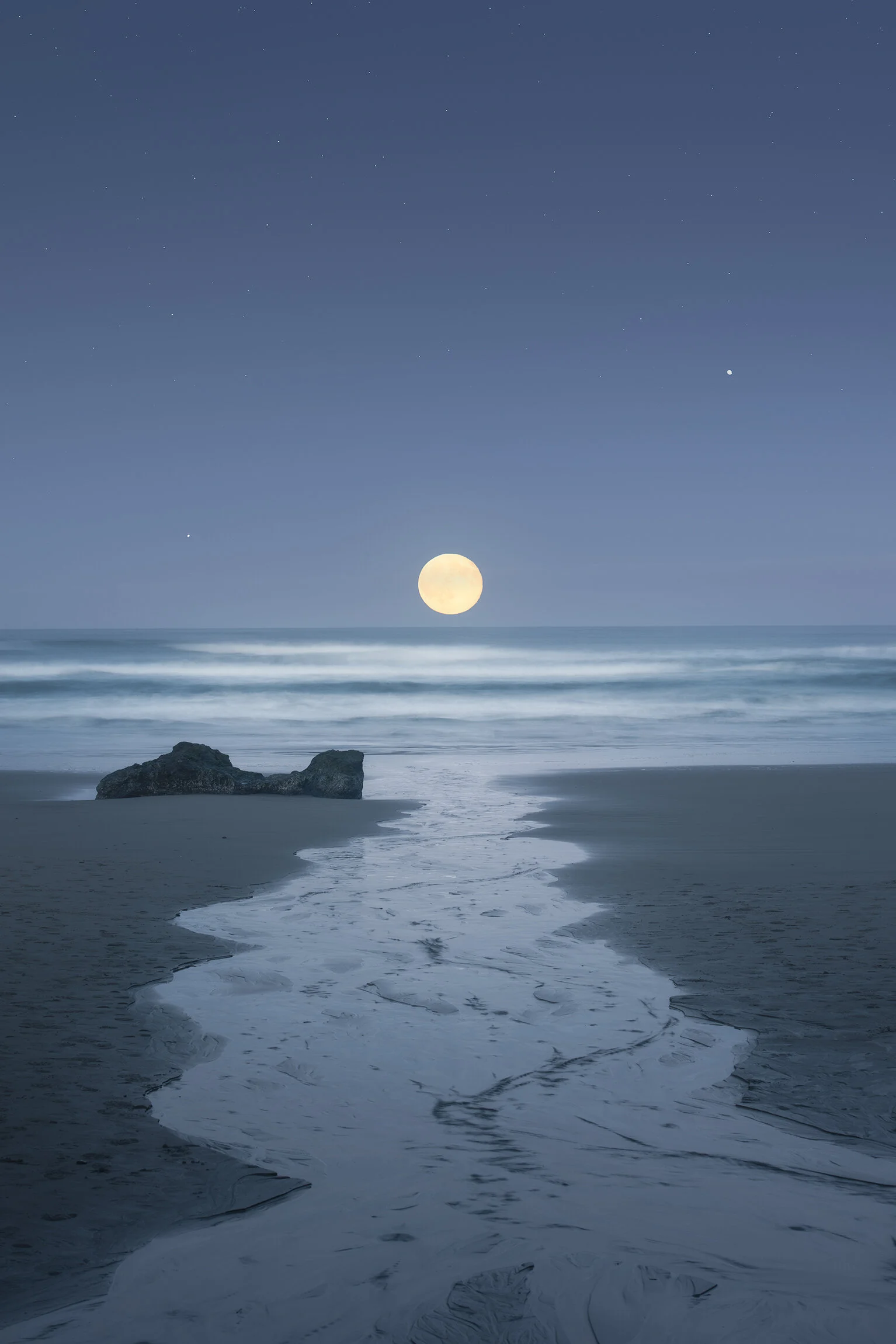 BANseamoondarkerformoonwithglowanddarker.jpg