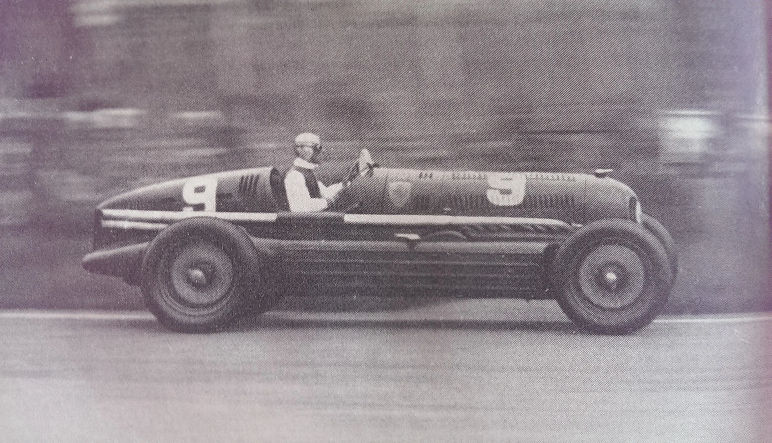 ALFA’S RESPONSE TO: BAZZI’S BIMOTORE AT THE AVUS WITH NUVOLARI. AN ENGINE AT THE REAR AND THE FRONT, IT NEVER CAME IN UNDER THE 700KG RULE AND COULD ONLY BE RACED AT THE FORMULA LIBRE EVENTS…