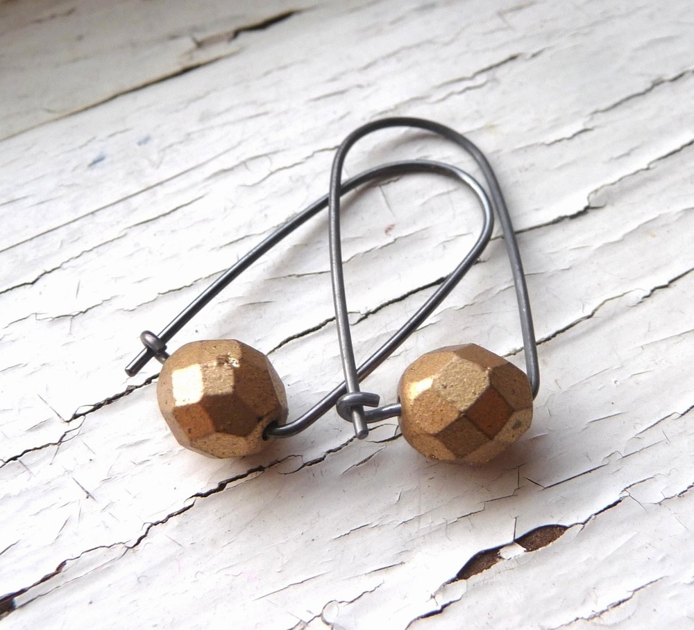 black and tan box earrings