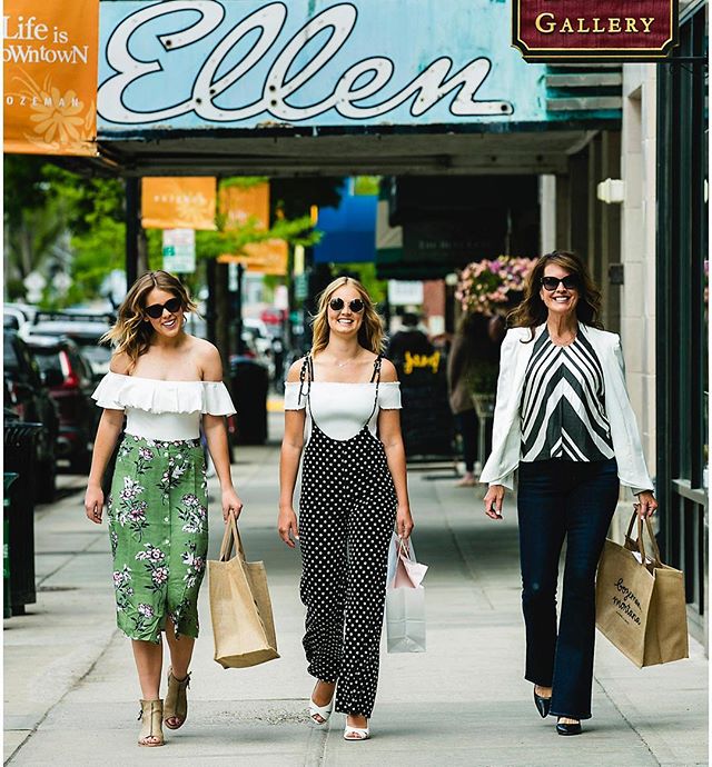 what a FUN morning with these three lovely ladies! xoxo! @harrietsmithchase @ivykchase @sagechase #erinkayephotography #erinkayephoto #portraitphotography #bozemanmontana #lifeisdowntown #downtownbozeman #ellen #ellentheatre