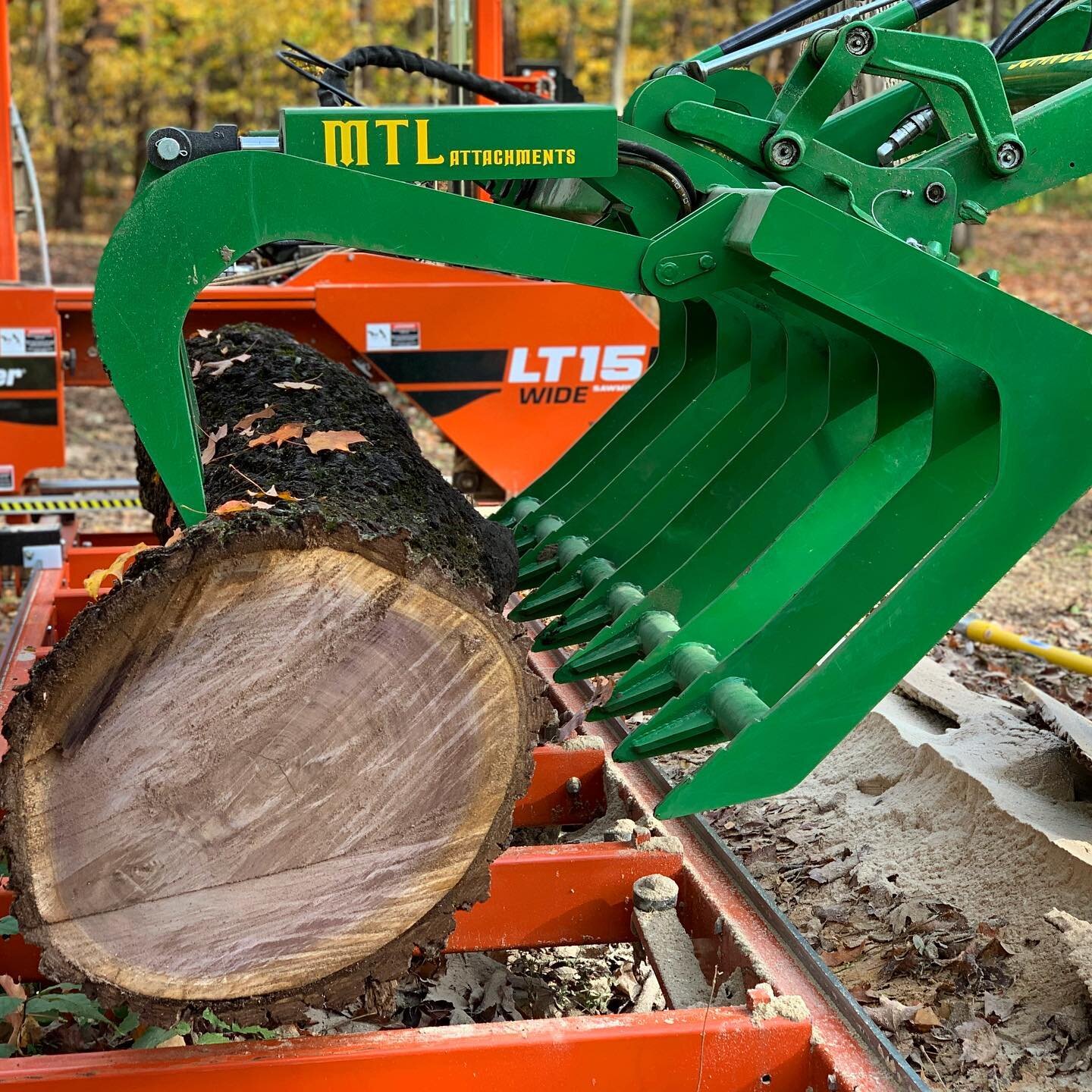 Love working in the woods in the fall. Orienting logs with a grapple. 
.
.
.
#woodmill #sawmill #lumber #walnut #woodmizer #johndeere #mtlattachments #grapple #fall #liveedge #furnituremaker #woodworking #woodwork