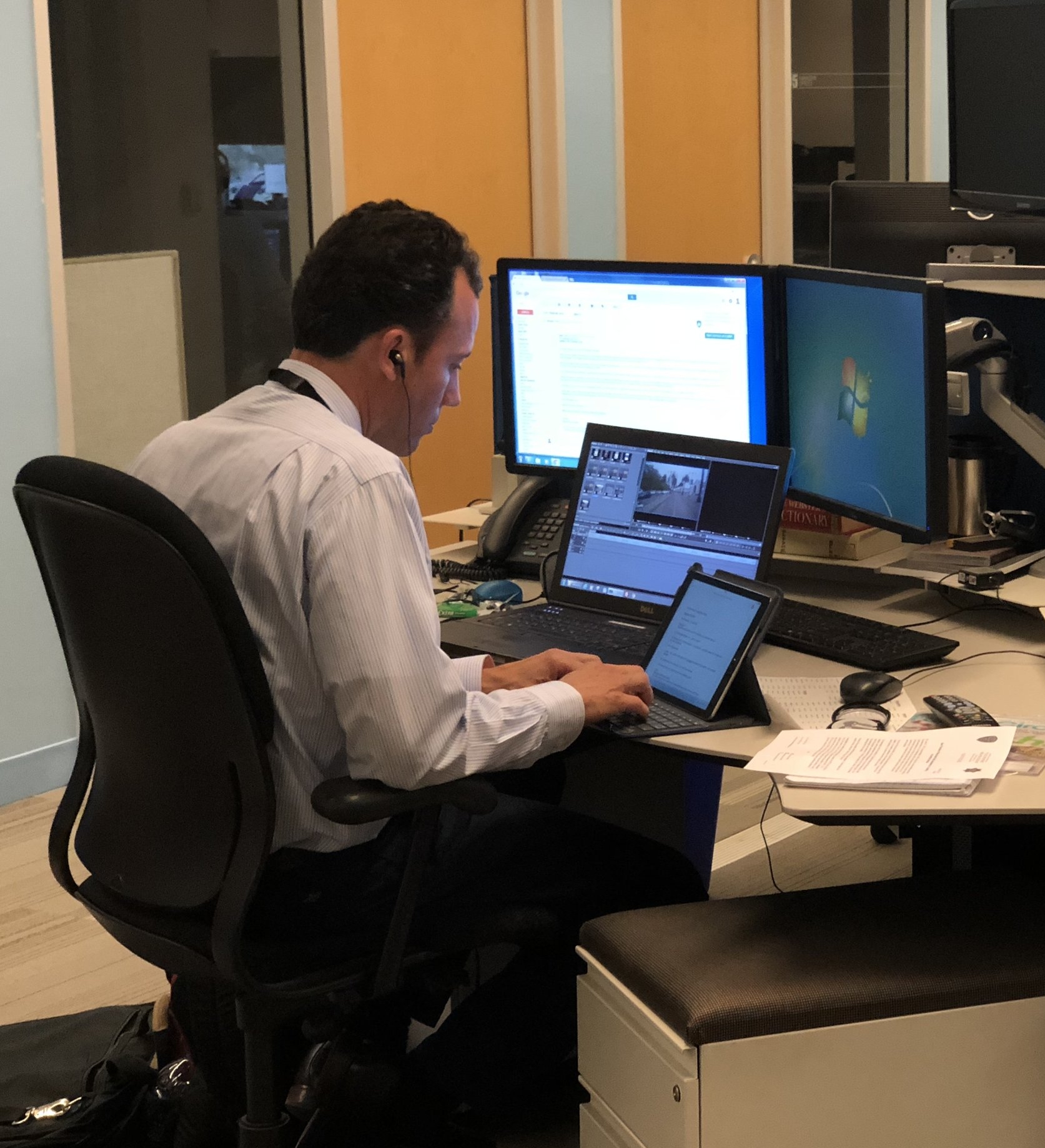 How many screens does a reporter need?