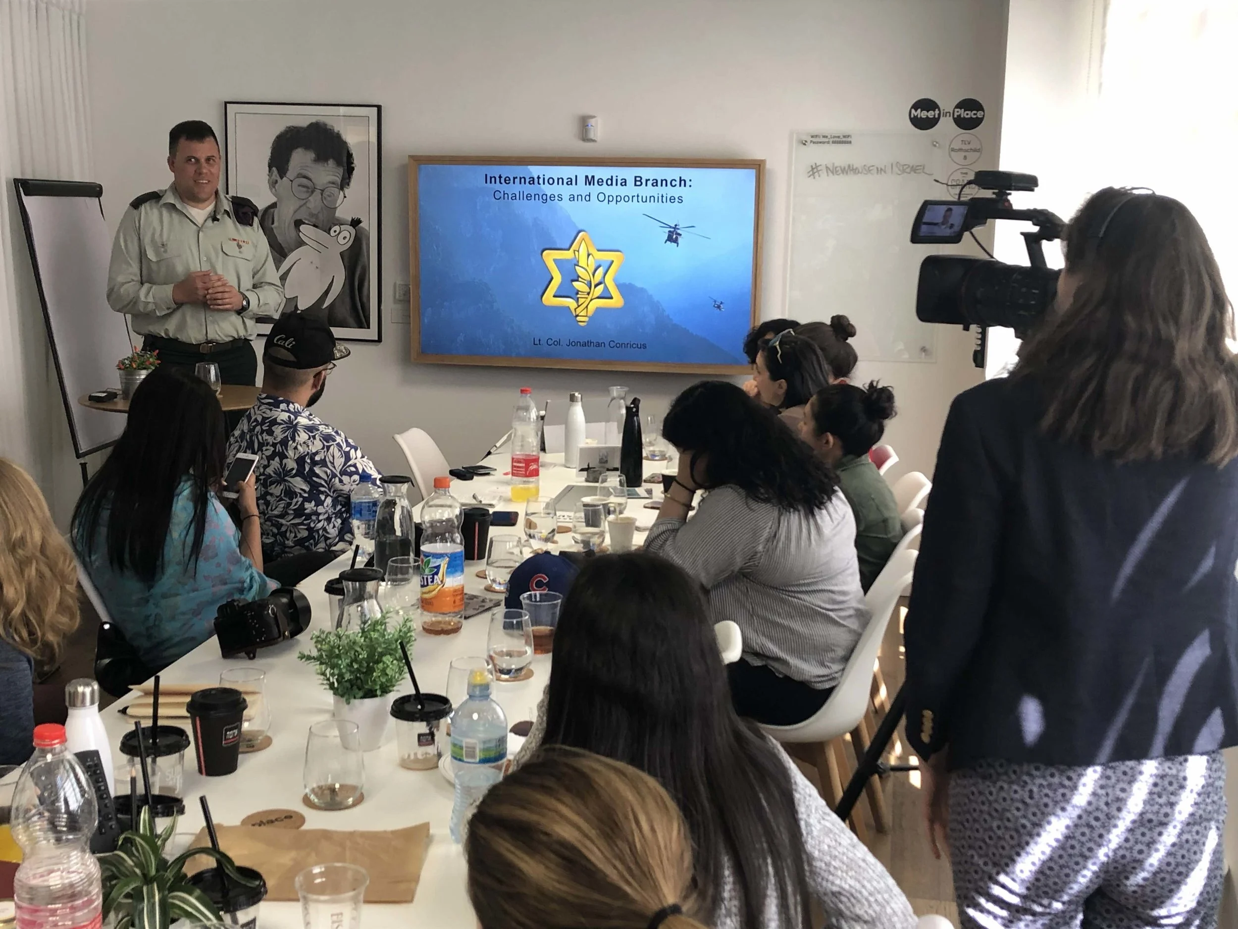 IDF Spokesperson Lt. Col. Jonathan Conricus talks with Newhouse students.